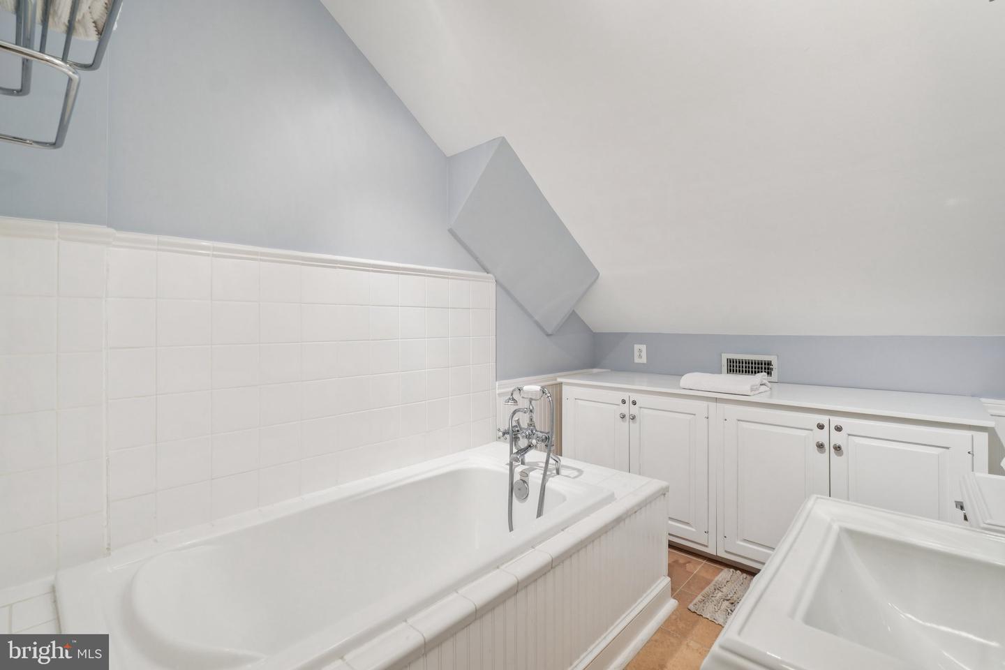 2862 S BUCHANAN ST S #B2, ARLINGTON, Virginia 22206, 3 Bedrooms Bedrooms, ,2 BathroomsBathrooms,Residential,For sale,2862 S BUCHANAN ST S #B2,VAAR2057540 MLS # VAAR2057540