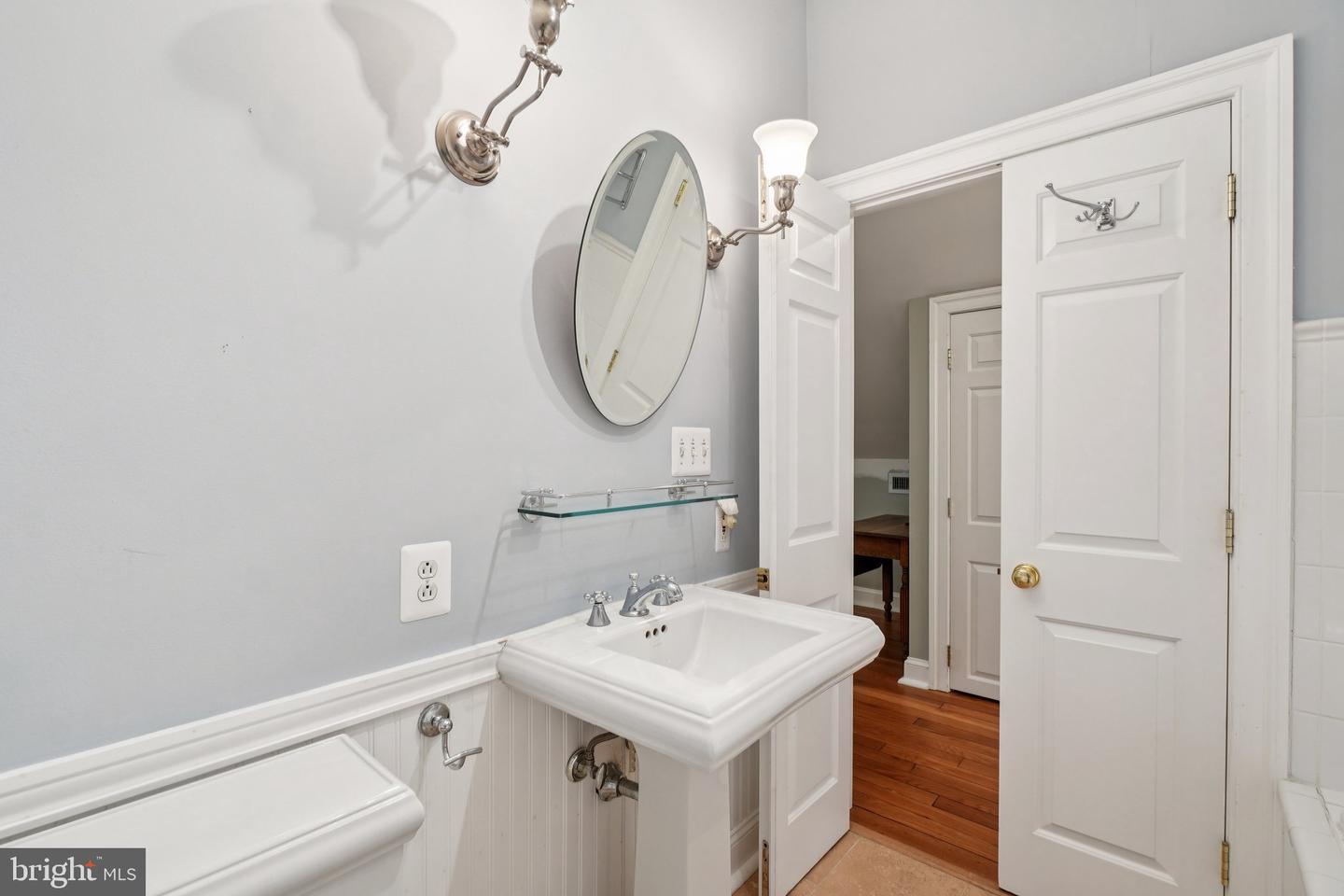 2862 S BUCHANAN ST S #B2, ARLINGTON, Virginia 22206, 3 Bedrooms Bedrooms, ,2 BathroomsBathrooms,Residential,For sale,2862 S BUCHANAN ST S #B2,VAAR2057540 MLS # VAAR2057540
