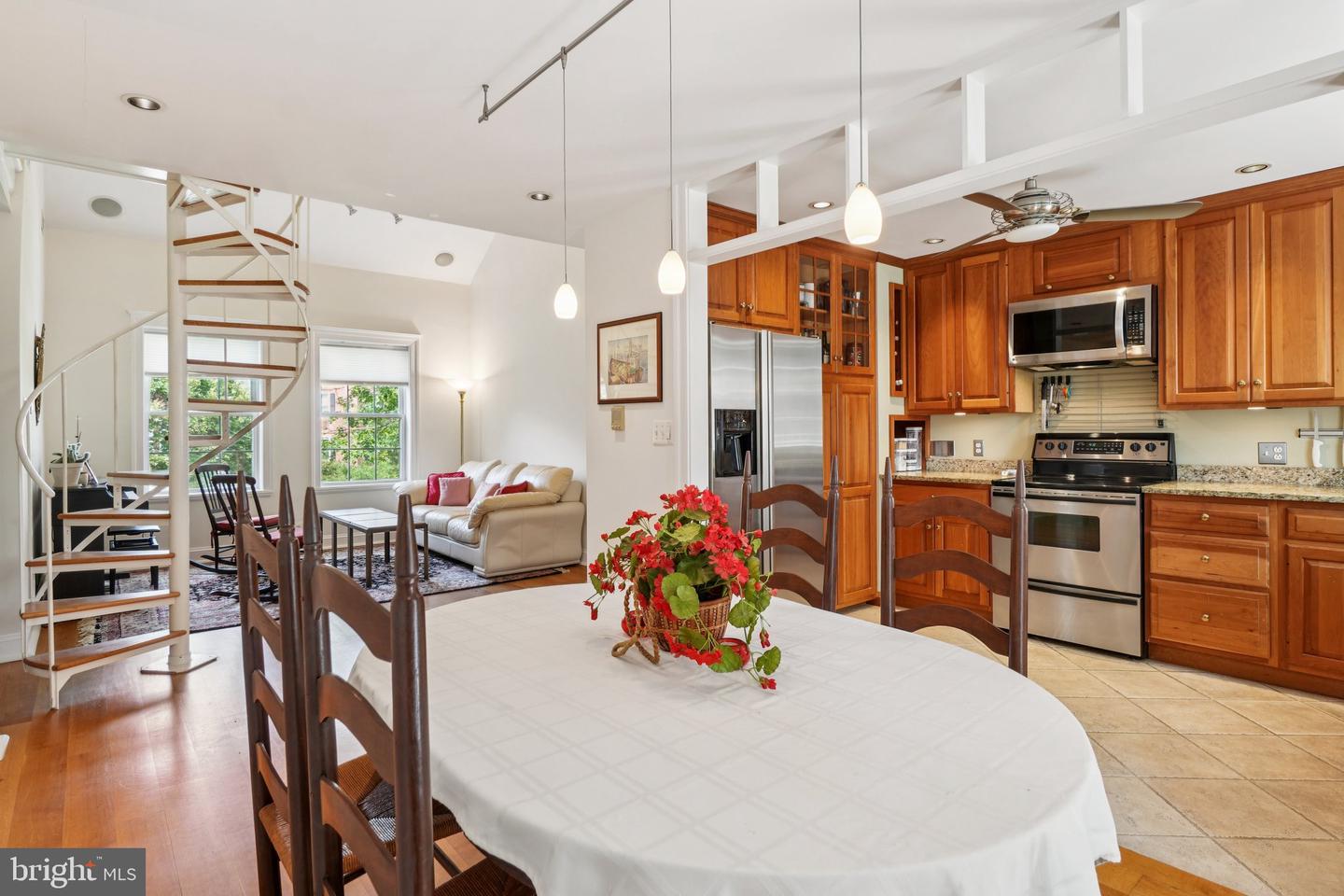 2862 S BUCHANAN ST S #B2, ARLINGTON, Virginia 22206, 3 Bedrooms Bedrooms, ,2 BathroomsBathrooms,Residential,For sale,2862 S BUCHANAN ST S #B2,VAAR2057540 MLS # VAAR2057540