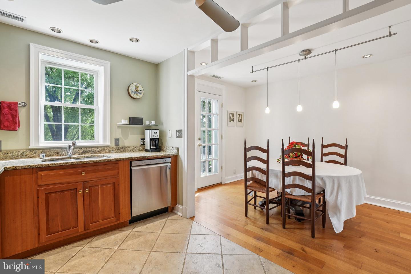 2862 S BUCHANAN ST S #B2, ARLINGTON, Virginia 22206, 3 Bedrooms Bedrooms, ,2 BathroomsBathrooms,Residential,For sale,2862 S BUCHANAN ST S #B2,VAAR2057540 MLS # VAAR2057540