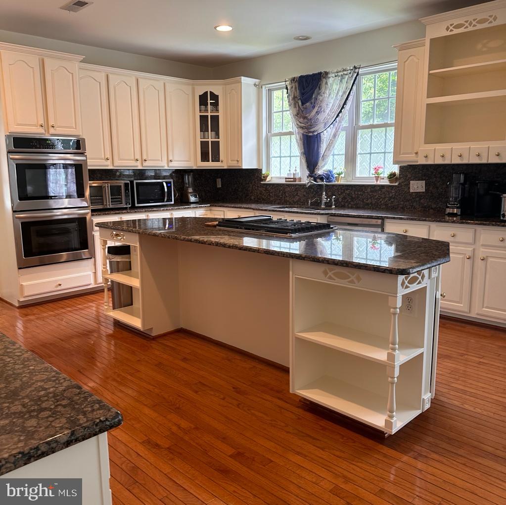 25872 FLINTONBRIDGE DR, CHANTILLY, Virginia 20152, 4 Bedrooms Bedrooms, ,3 BathroomsBathrooms,Residential,For sale,25872 FLINTONBRIDGE DR,VALO2097222 MLS # VALO2097222