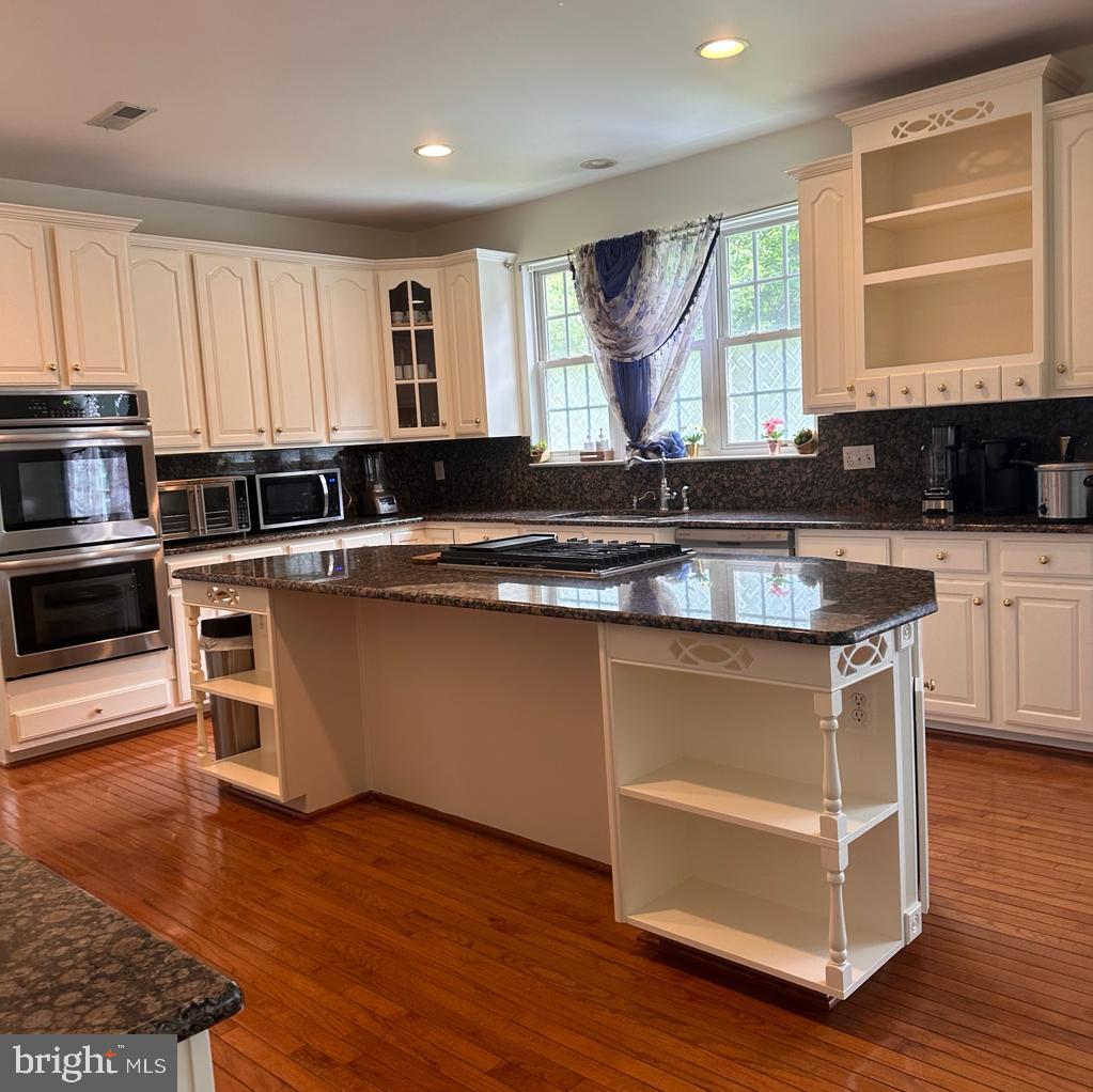 25872 FLINTONBRIDGE DR, CHANTILLY, Virginia 20152, 4 Bedrooms Bedrooms, ,3 BathroomsBathrooms,Residential,For sale,25872 FLINTONBRIDGE DR,VALO2097222 MLS # VALO2097222