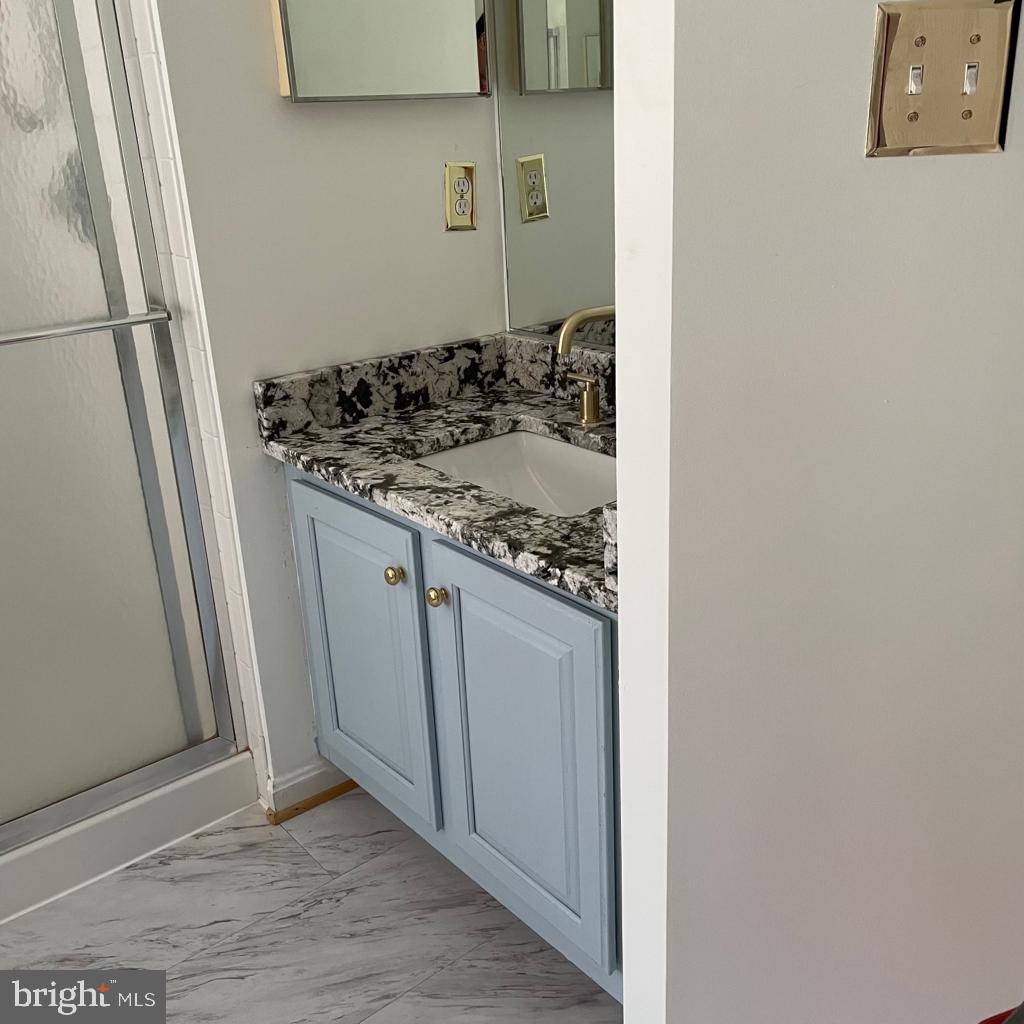 25872 FLINTONBRIDGE DR, CHANTILLY, Virginia 20152, 4 Bedrooms Bedrooms, ,3 BathroomsBathrooms,Residential,For sale,25872 FLINTONBRIDGE DR,VALO2097222 MLS # VALO2097222