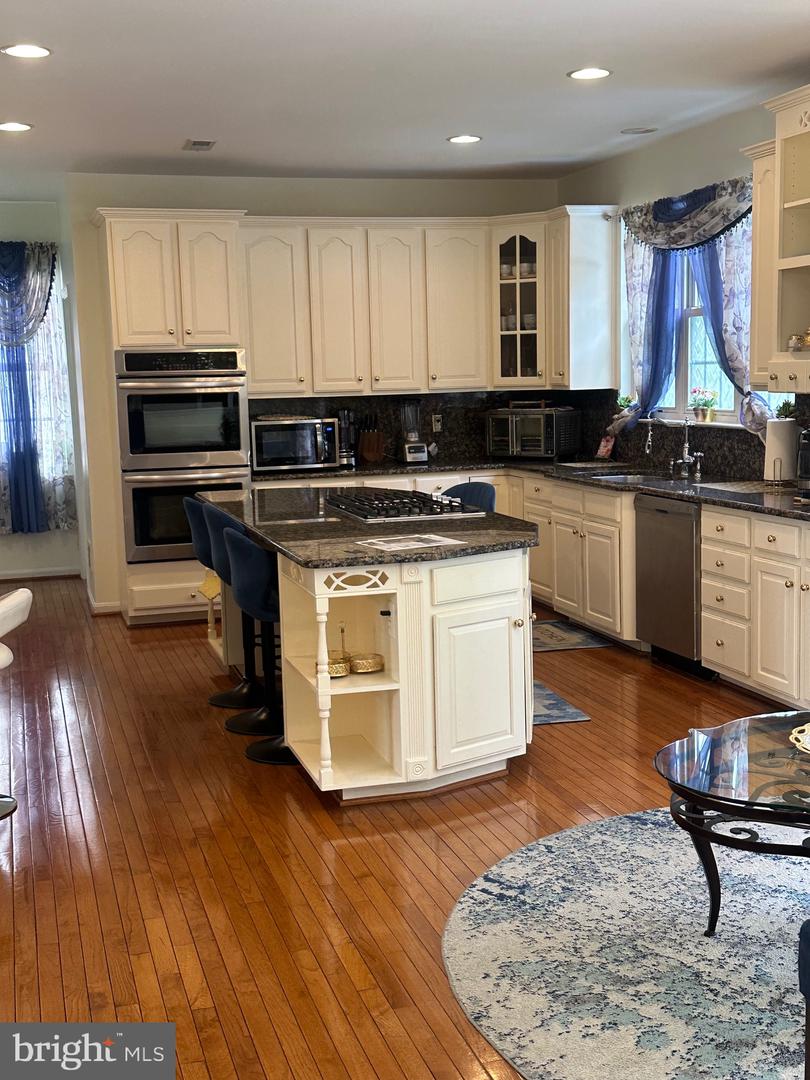 25872 FLINTONBRIDGE DR, CHANTILLY, Virginia 20152, 4 Bedrooms Bedrooms, ,3 BathroomsBathrooms,Residential,For sale,25872 FLINTONBRIDGE DR,VALO2097222 MLS # VALO2097222