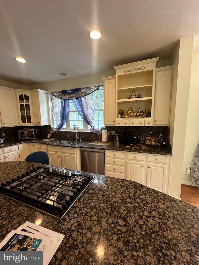 25872 FLINTONBRIDGE DR, CHANTILLY, Virginia 20152, 4 Bedrooms Bedrooms, ,3 BathroomsBathrooms,Residential,For sale,25872 FLINTONBRIDGE DR,VALO2097222 MLS # VALO2097222
