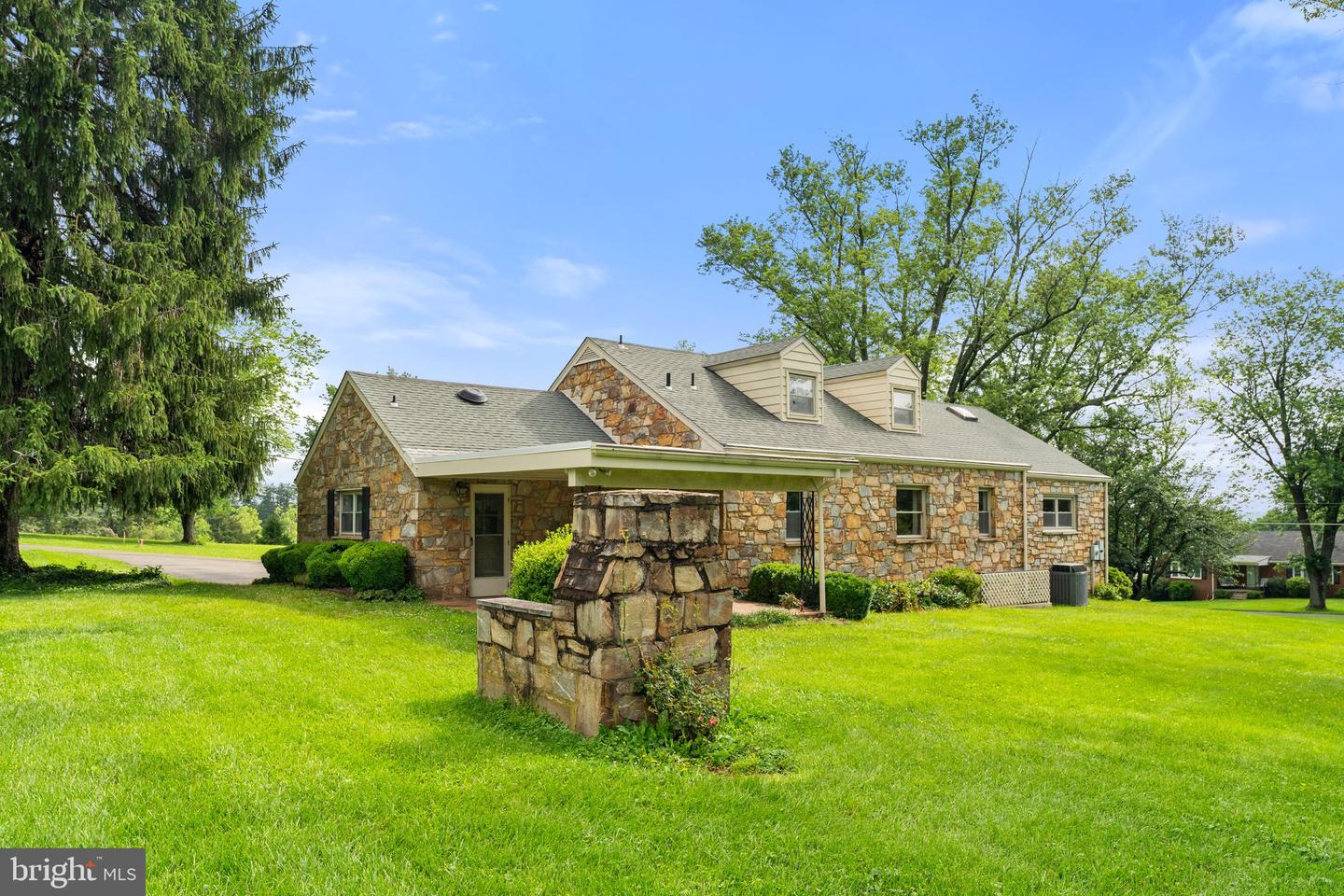 7219 HUNTING LN, WARRENTON, Virginia 20186, 4 Bedrooms Bedrooms, ,2 BathroomsBathrooms,Residential,For sale,7219 HUNTING LN,VAFQ2016704 MLS # VAFQ2016704