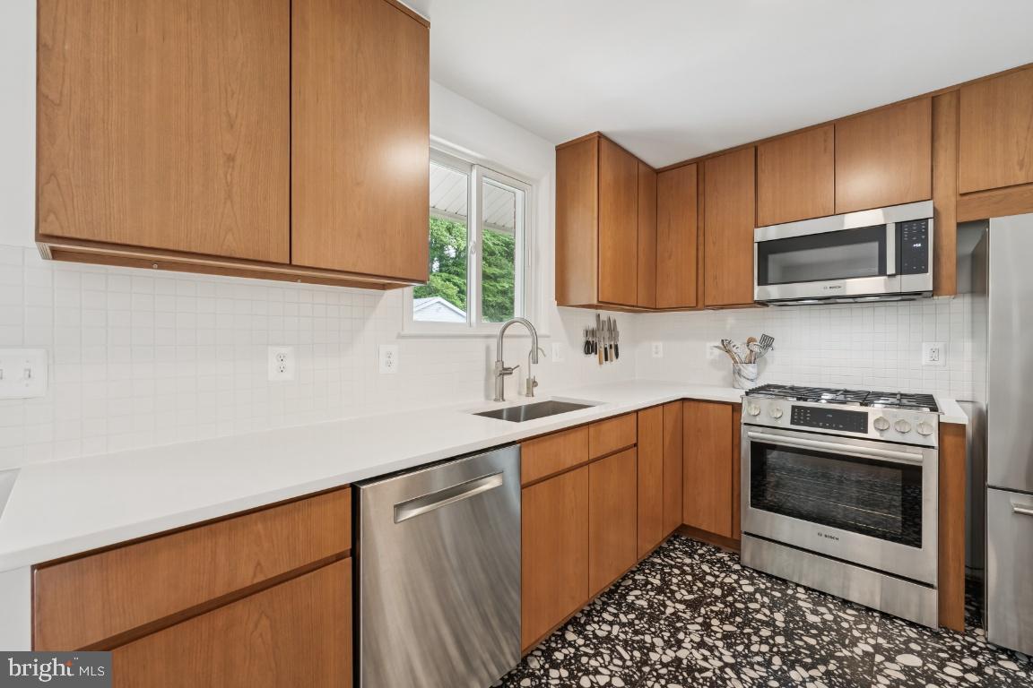3508 BROOKWOOD DR, FAIRFAX, Virginia 22030, 3 Bedrooms Bedrooms, ,2 BathroomsBathrooms,Residential,For sale,3508 BROOKWOOD DR,VAFC2006348 MLS # VAFC2006348
