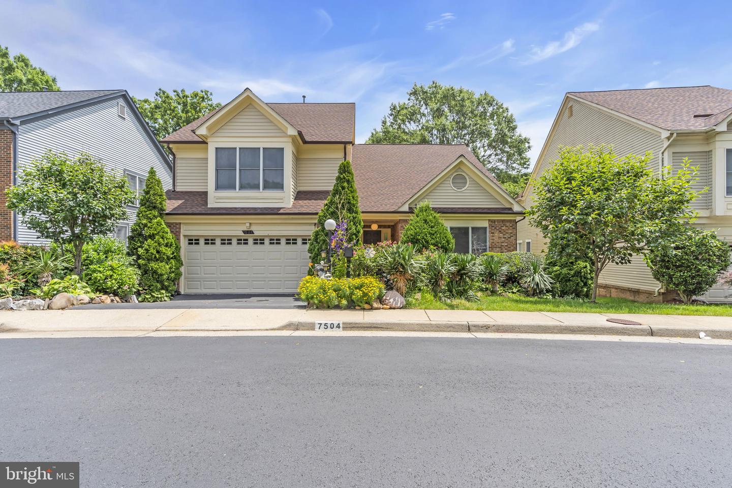 7504 WALNUT HILL LN, FALLS CHURCH, Virginia 22042, 4 Bedrooms Bedrooms, ,4 BathroomsBathrooms,Residential,For sale,7504 WALNUT HILL LN,VAFX2242338 MLS # VAFX2242338