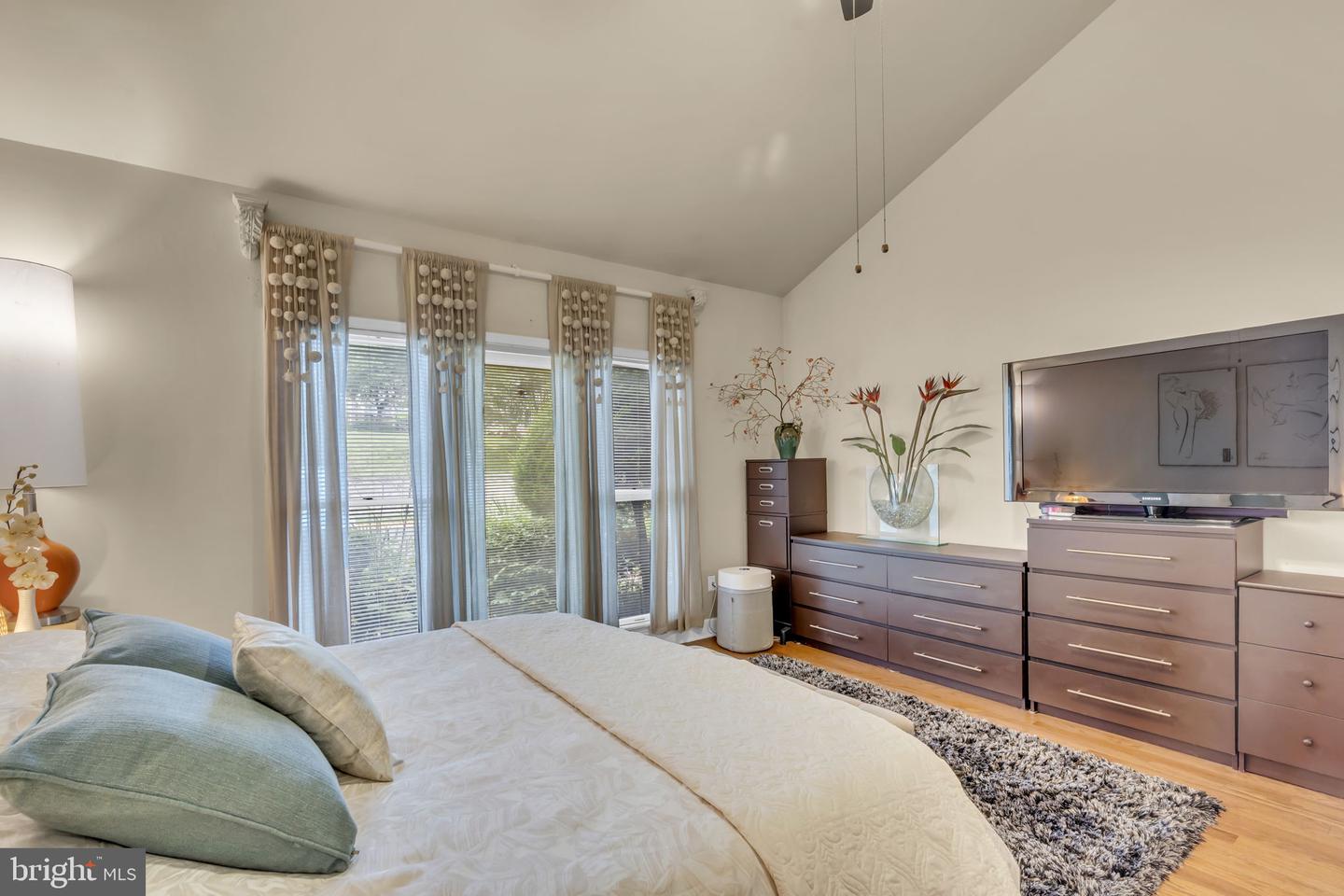 7504 WALNUT HILL LN, FALLS CHURCH, Virginia 22042, 4 Bedrooms Bedrooms, ,4 BathroomsBathrooms,Residential,For sale,7504 WALNUT HILL LN,VAFX2242338 MLS # VAFX2242338