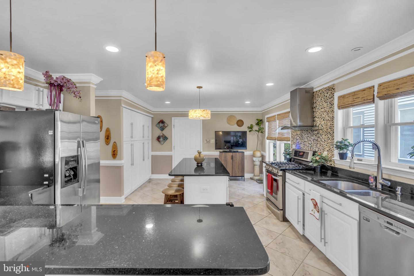 7504 WALNUT HILL LN, FALLS CHURCH, Virginia 22042, 4 Bedrooms Bedrooms, ,4 BathroomsBathrooms,Residential,For sale,7504 WALNUT HILL LN,VAFX2242338 MLS # VAFX2242338