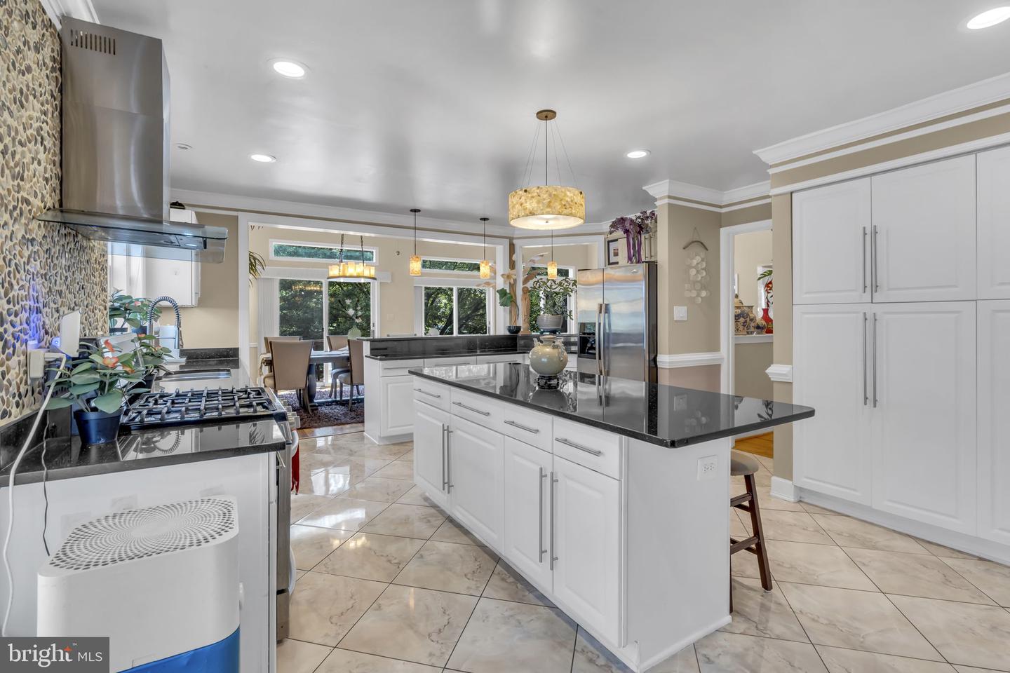 7504 WALNUT HILL LN, FALLS CHURCH, Virginia 22042, 4 Bedrooms Bedrooms, ,4 BathroomsBathrooms,Residential,For sale,7504 WALNUT HILL LN,VAFX2242338 MLS # VAFX2242338