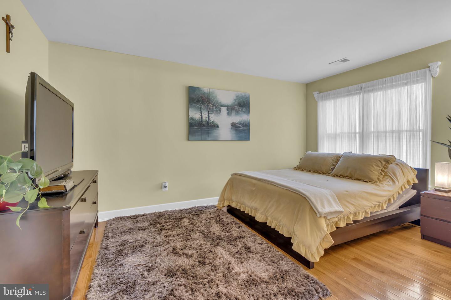 7504 WALNUT HILL LN, FALLS CHURCH, Virginia 22042, 4 Bedrooms Bedrooms, ,4 BathroomsBathrooms,Residential,For sale,7504 WALNUT HILL LN,VAFX2242338 MLS # VAFX2242338