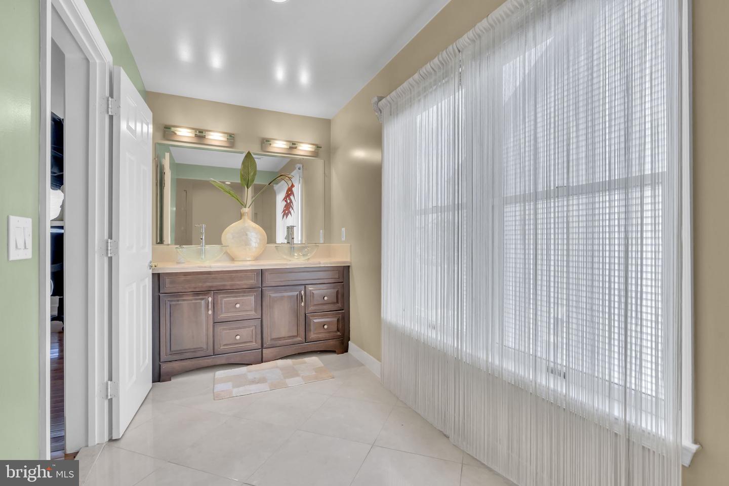 7504 WALNUT HILL LN, FALLS CHURCH, Virginia 22042, 4 Bedrooms Bedrooms, ,4 BathroomsBathrooms,Residential,For sale,7504 WALNUT HILL LN,VAFX2242338 MLS # VAFX2242338