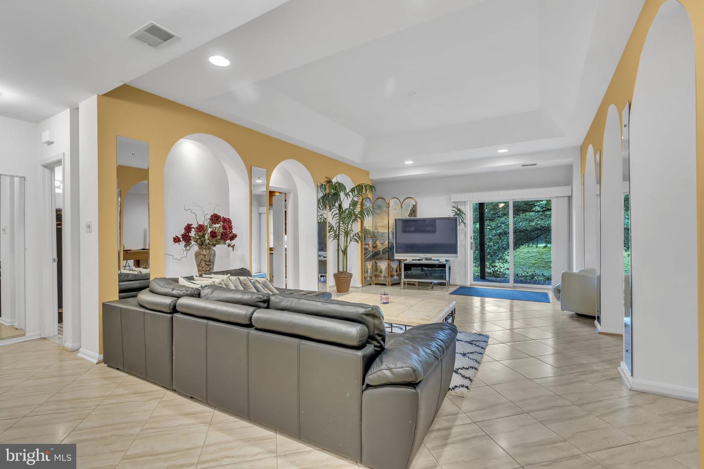 7504 WALNUT HILL LN, FALLS CHURCH, Virginia 22042, 4 Bedrooms Bedrooms, ,4 BathroomsBathrooms,Residential,For sale,7504 WALNUT HILL LN,VAFX2242338 MLS # VAFX2242338