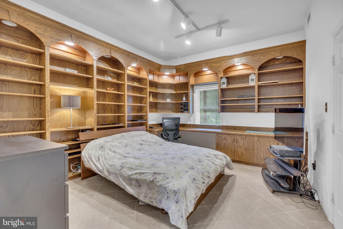 7504 WALNUT HILL LN, FALLS CHURCH, Virginia 22042, 4 Bedrooms Bedrooms, ,4 BathroomsBathrooms,Residential,For sale,7504 WALNUT HILL LN,VAFX2242338 MLS # VAFX2242338