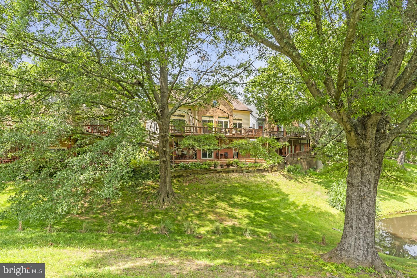 7504 WALNUT HILL LN, FALLS CHURCH, Virginia 22042, 4 Bedrooms Bedrooms, ,4 BathroomsBathrooms,Residential,For sale,7504 WALNUT HILL LN,VAFX2242338 MLS # VAFX2242338