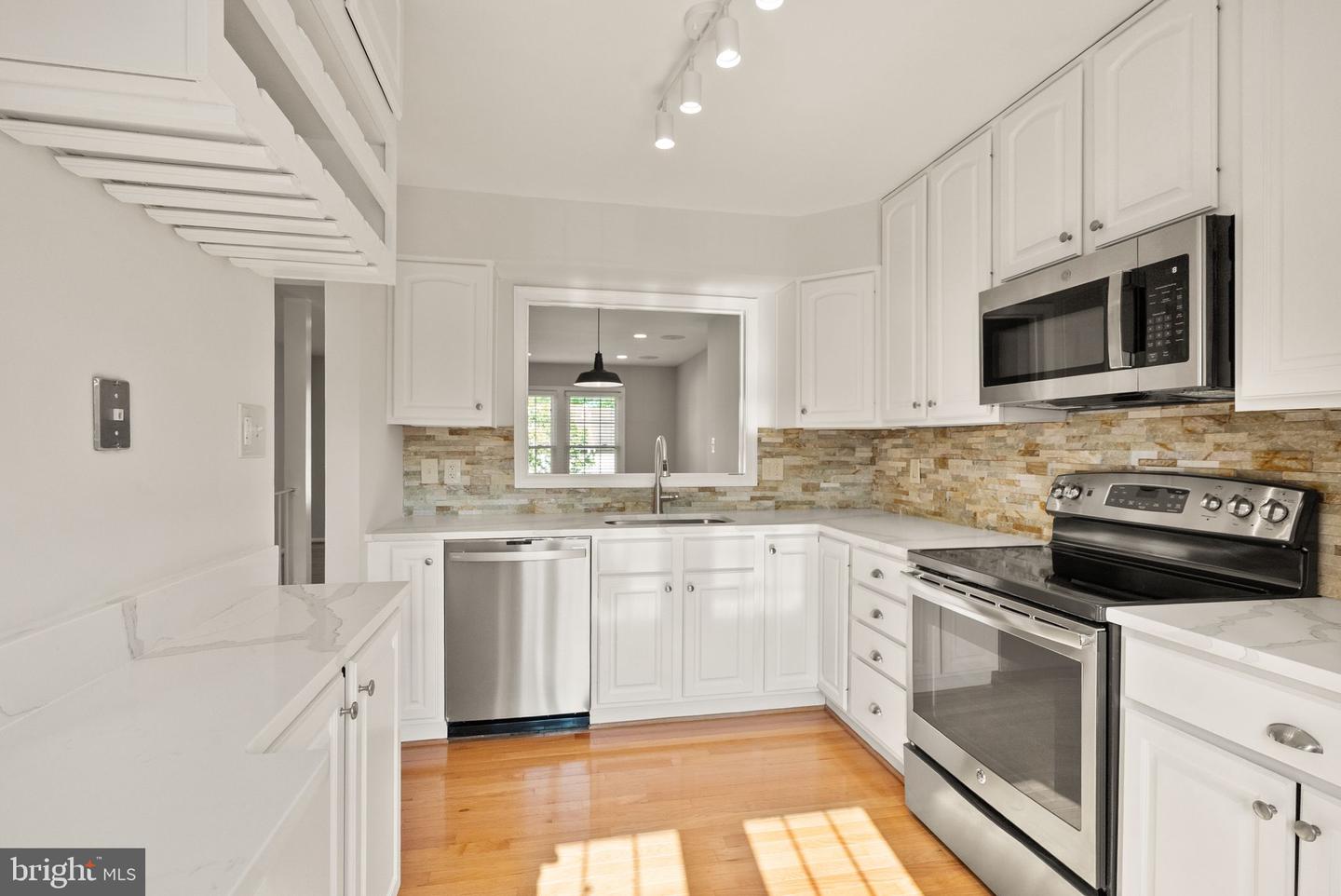 2759 STONE HOLLOW DR, VIENNA, Virginia 22180, 3 Bedrooms Bedrooms, ,2 BathroomsBathrooms,Residential,For sale,2759 STONE HOLLOW DR,VAFX2242600 MLS # VAFX2242600