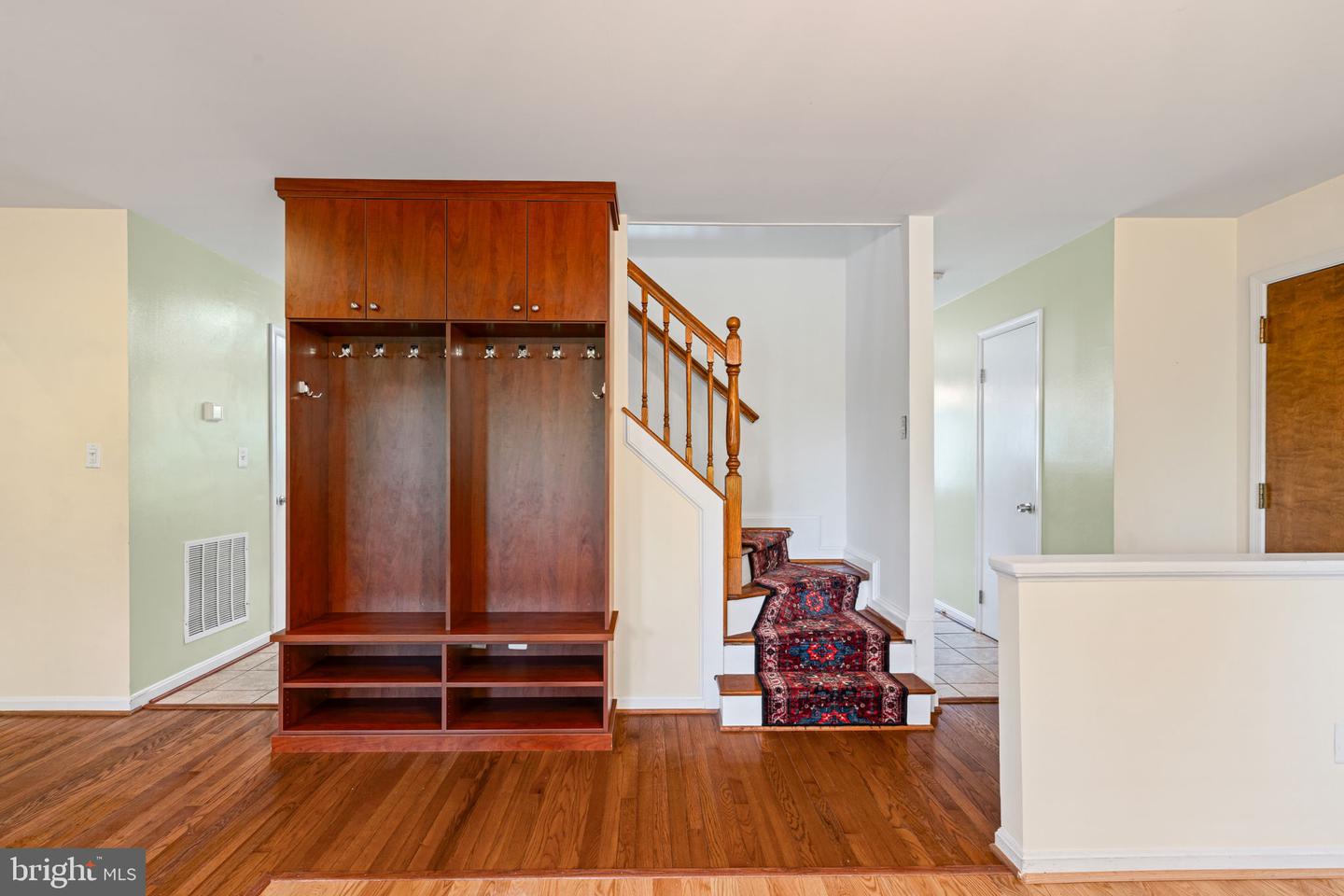 6188 COBBS RD, ALEXANDRIA, Virginia 22310, 4 Bedrooms Bedrooms, ,3 BathroomsBathrooms,Residential,For sale,6188 COBBS RD,VAFX2242632 MLS # VAFX2242632