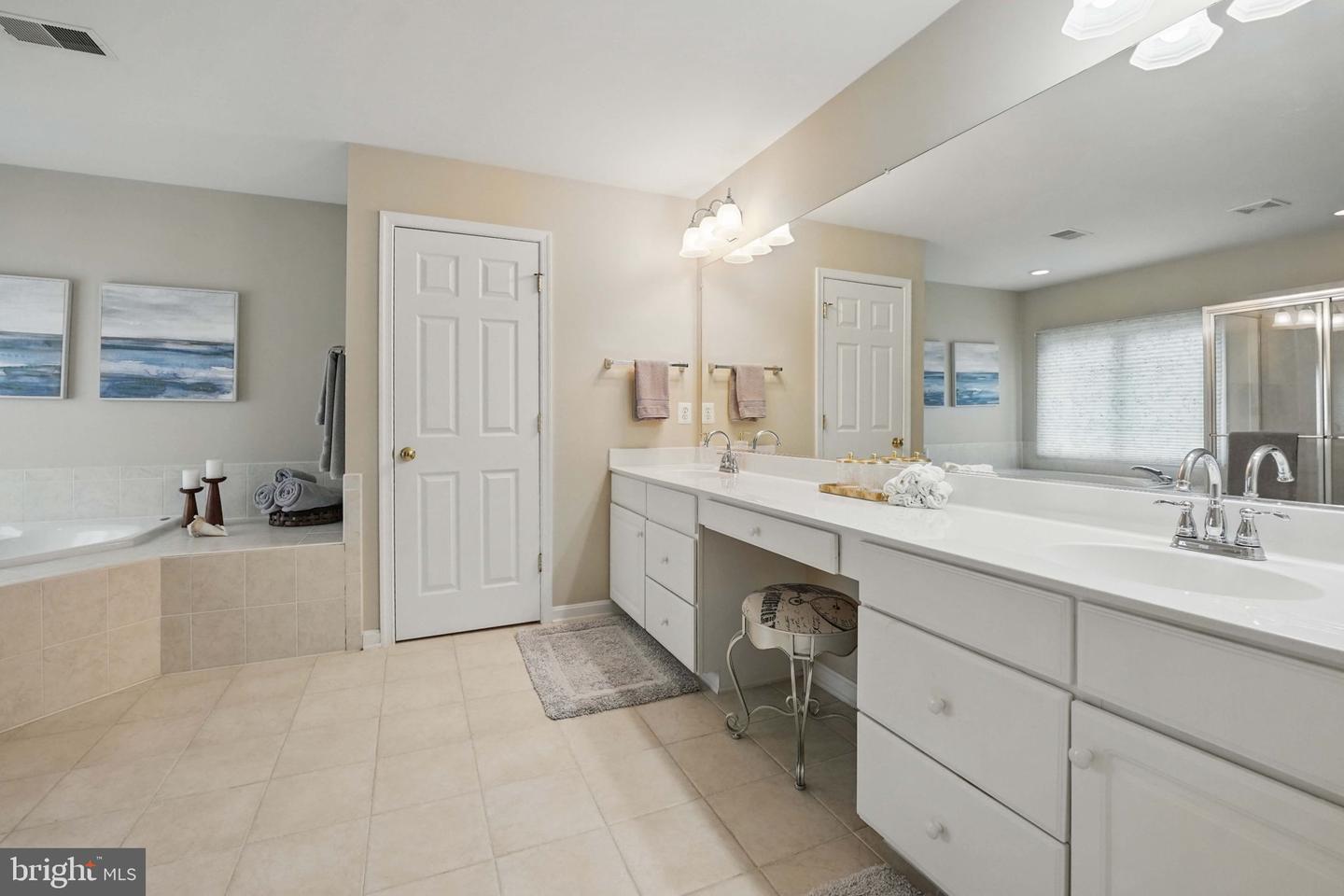 43753 CHURCHILL GLEN DR, CHANTILLY, Virginia 20152, 5 Bedrooms Bedrooms, ,4 BathroomsBathrooms,Residential,For sale,43753 CHURCHILL GLEN DR,VALO2097594 MLS # VALO2097594