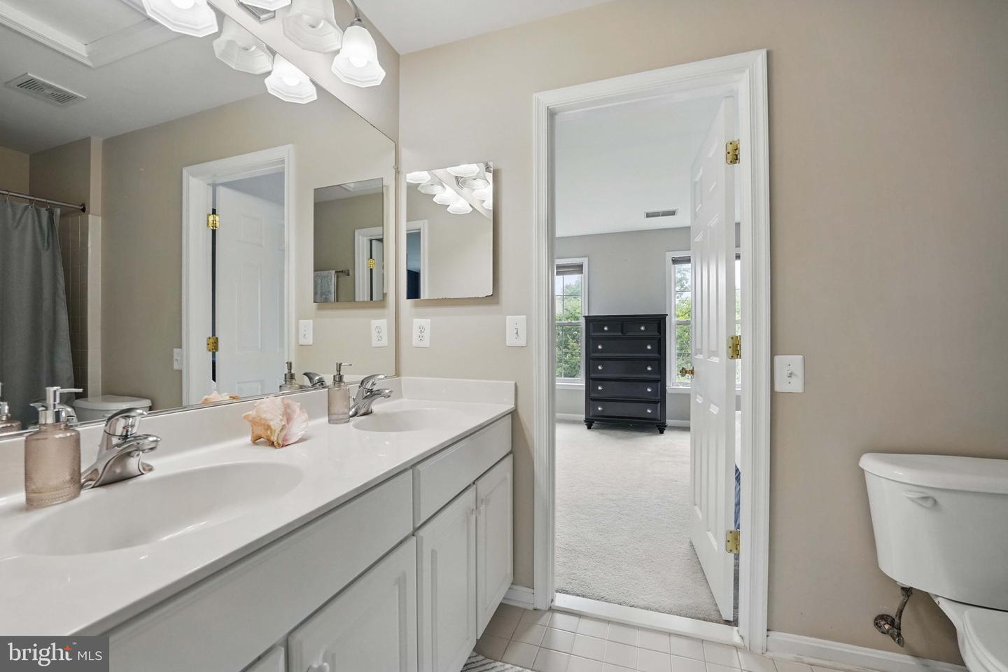 43753 CHURCHILL GLEN DR, CHANTILLY, Virginia 20152, 5 Bedrooms Bedrooms, ,4 BathroomsBathrooms,Residential,For sale,43753 CHURCHILL GLEN DR,VALO2097594 MLS # VALO2097594