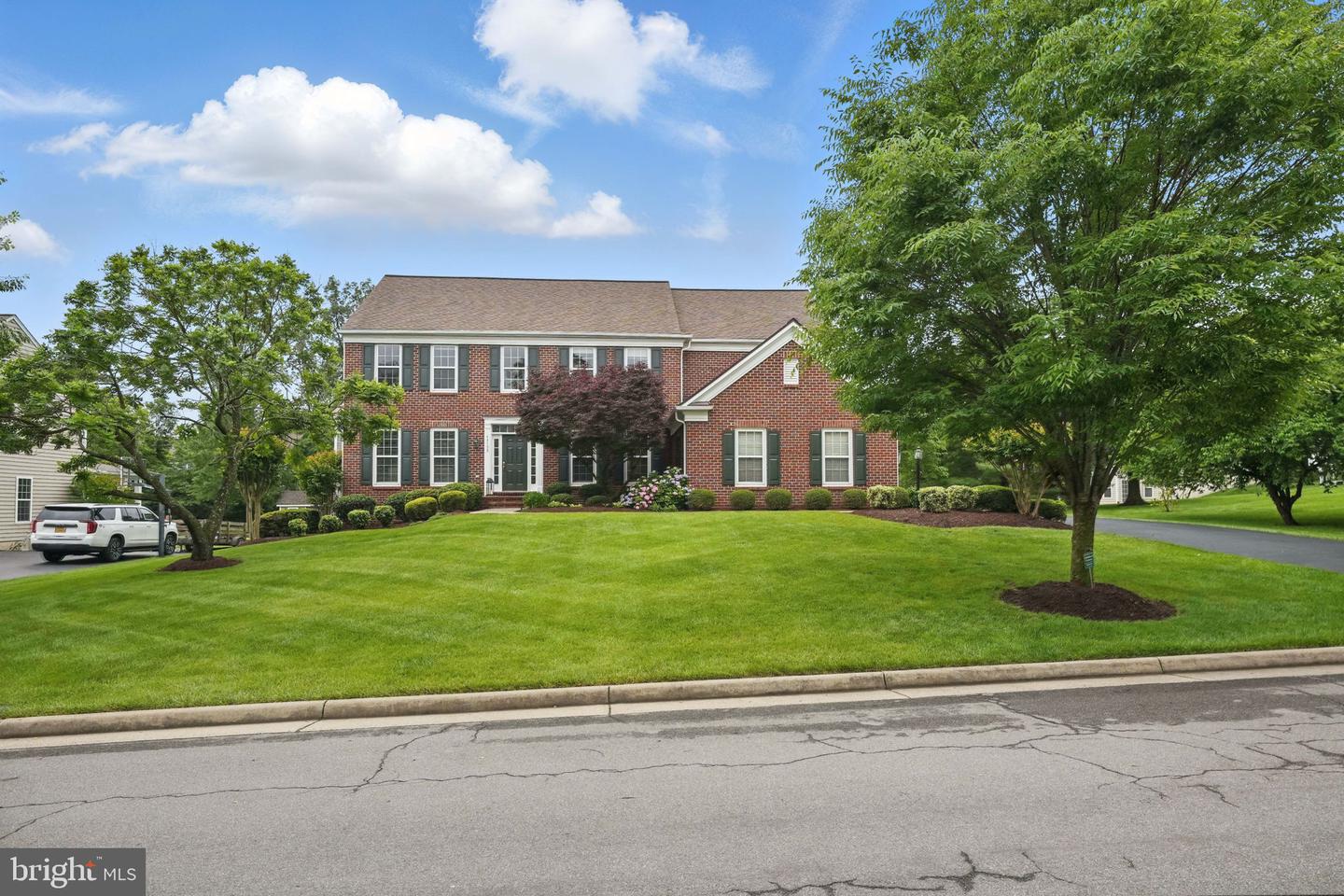 43753 CHURCHILL GLEN DR, CHANTILLY, Virginia 20152, 5 Bedrooms Bedrooms, ,4 BathroomsBathrooms,Residential,For sale,43753 CHURCHILL GLEN DR,VALO2097594 MLS # VALO2097594