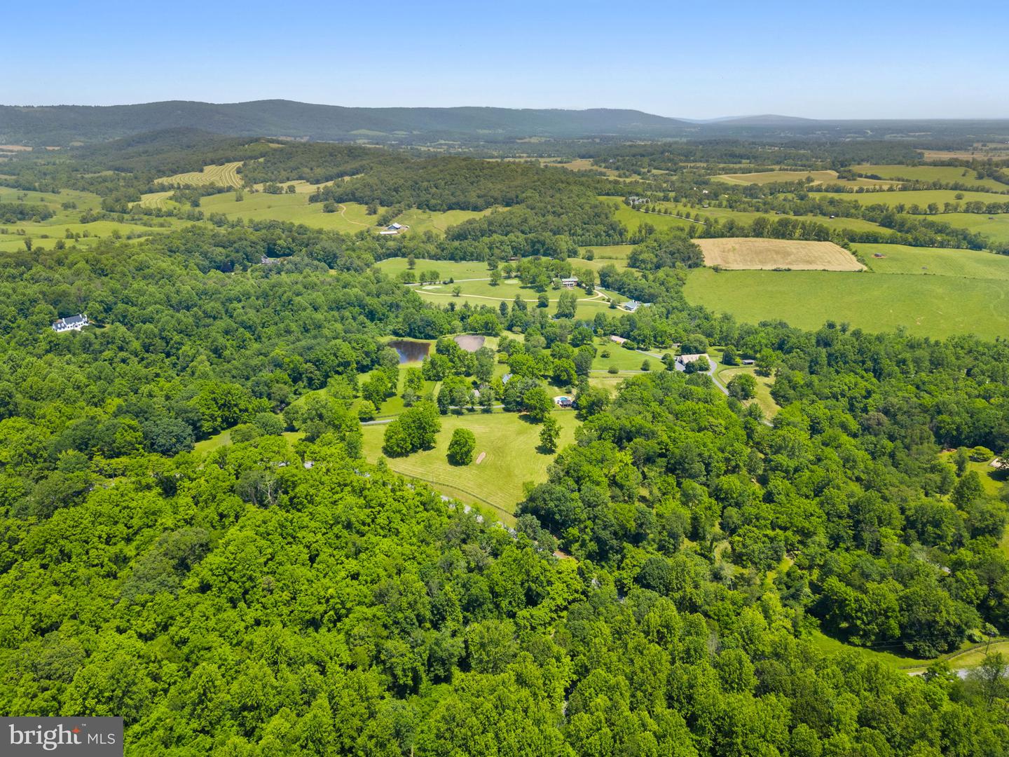 10052 POSSUM HOLLOW DR, DELAPLANE, Virginia 20144, 4 Bedrooms Bedrooms, ,4 BathroomsBathrooms,Residential,For sale,10052 POSSUM HOLLOW DR,VAFQ2016770 MLS # VAFQ2016770