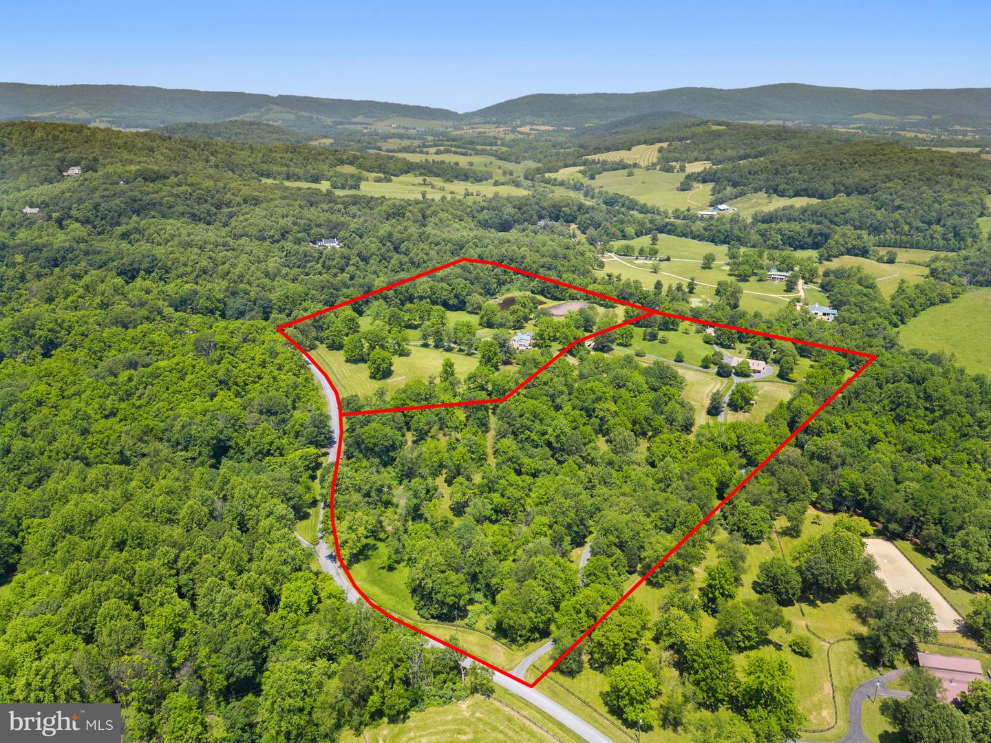 10052 POSSUM HOLLOW DR, DELAPLANE, Virginia 20144, 4 Bedrooms Bedrooms, ,4 BathroomsBathrooms,Residential,For sale,10052 POSSUM HOLLOW DR,VAFQ2016770 MLS # VAFQ2016770