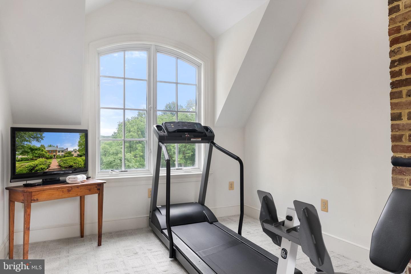 10052 POSSUM HOLLOW DR, DELAPLANE, Virginia 20144, 4 Bedrooms Bedrooms, ,4 BathroomsBathrooms,Residential,For sale,10052 POSSUM HOLLOW DR,VAFQ2016770 MLS # VAFQ2016770