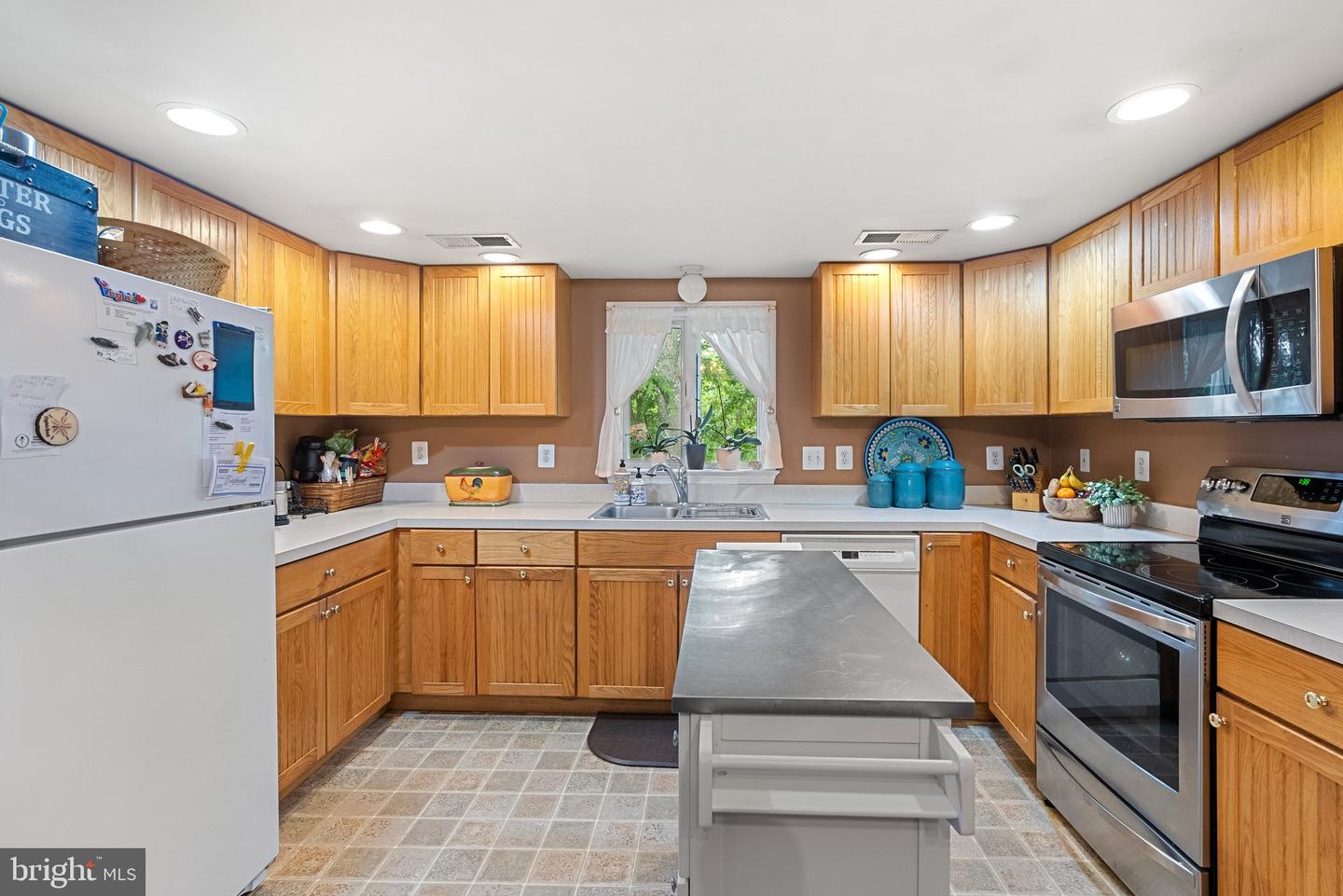 10052 POSSUM HOLLOW DR, DELAPLANE, Virginia 20144, 4 Bedrooms Bedrooms, ,4 BathroomsBathrooms,Residential,For sale,10052 POSSUM HOLLOW DR,VAFQ2016770 MLS # VAFQ2016770