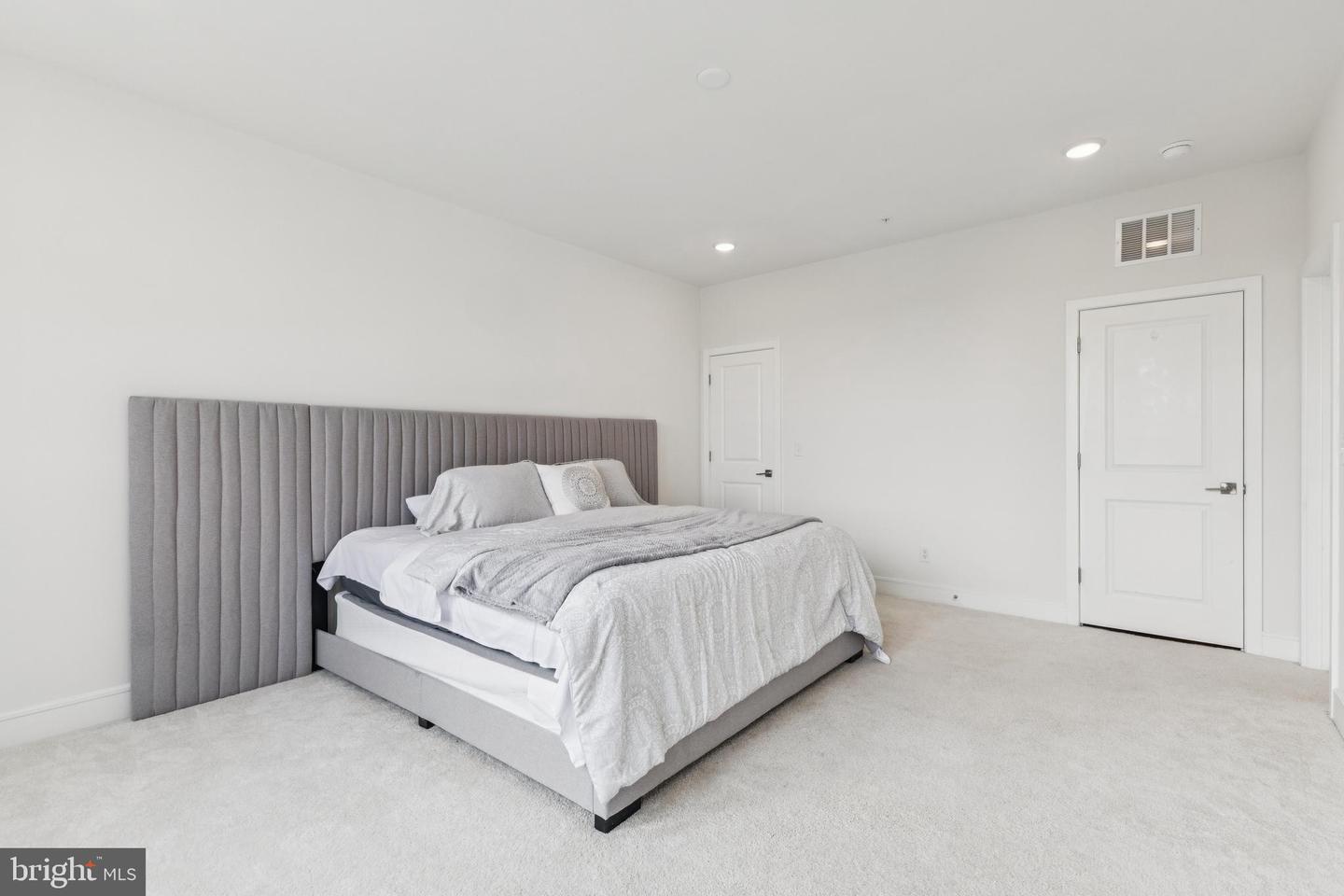 ASHBURN, Virginia 20147, 3 Bedrooms Bedrooms, ,2 BathroomsBathrooms,Residential,For sale,VALO2097800 MLS # VALO2097800