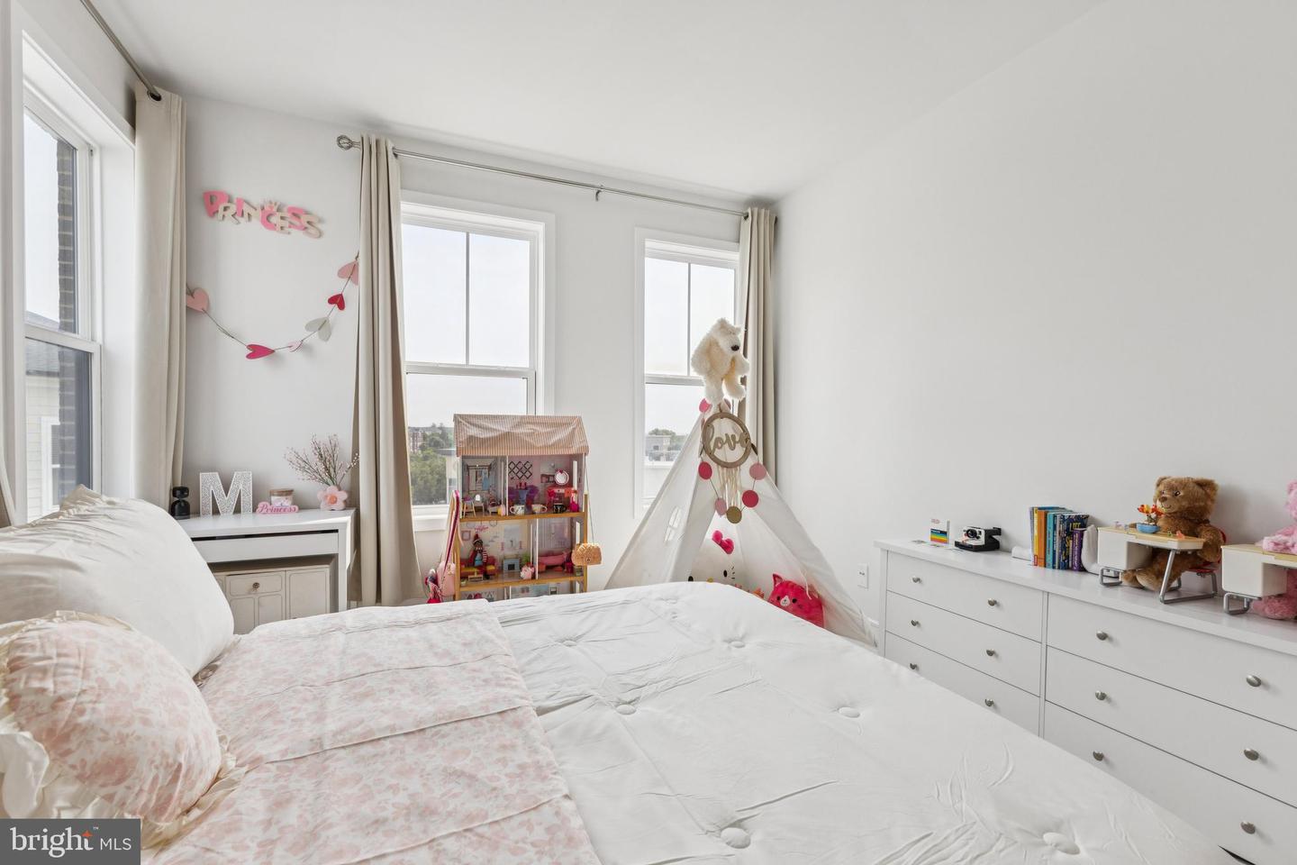 ASHBURN, Virginia 20147, 3 Bedrooms Bedrooms, ,2 BathroomsBathrooms,Residential,For sale,VALO2097800 MLS # VALO2097800