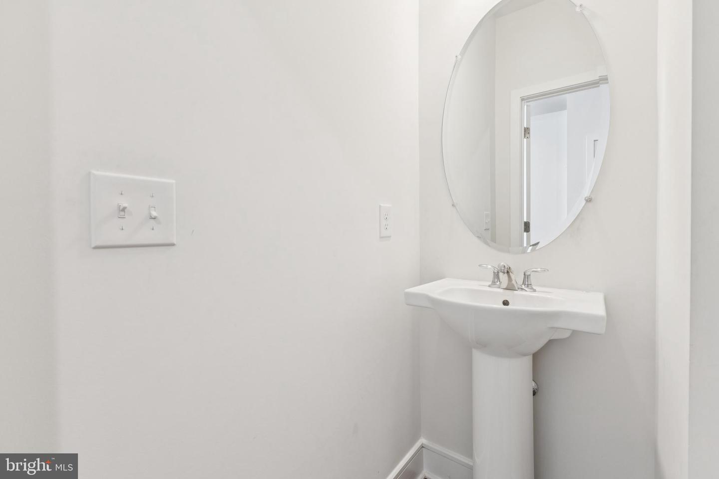 ASHBURN, Virginia 20147, 3 Bedrooms Bedrooms, ,2 BathroomsBathrooms,Residential,For sale,VALO2097800 MLS # VALO2097800