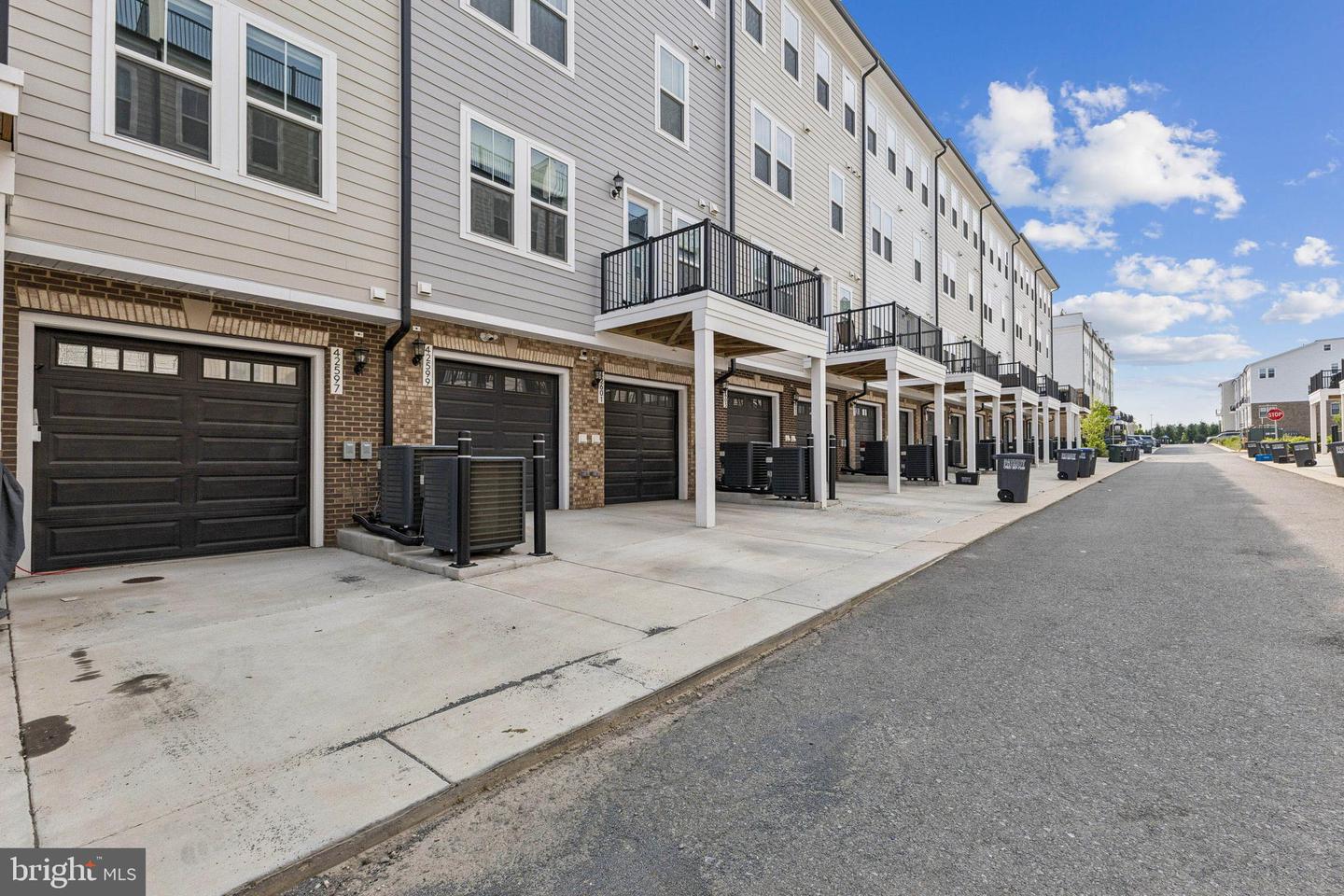 ASHBURN, Virginia 20147, 3 Bedrooms Bedrooms, ,2 BathroomsBathrooms,Residential,For sale,VALO2097800 MLS # VALO2097800