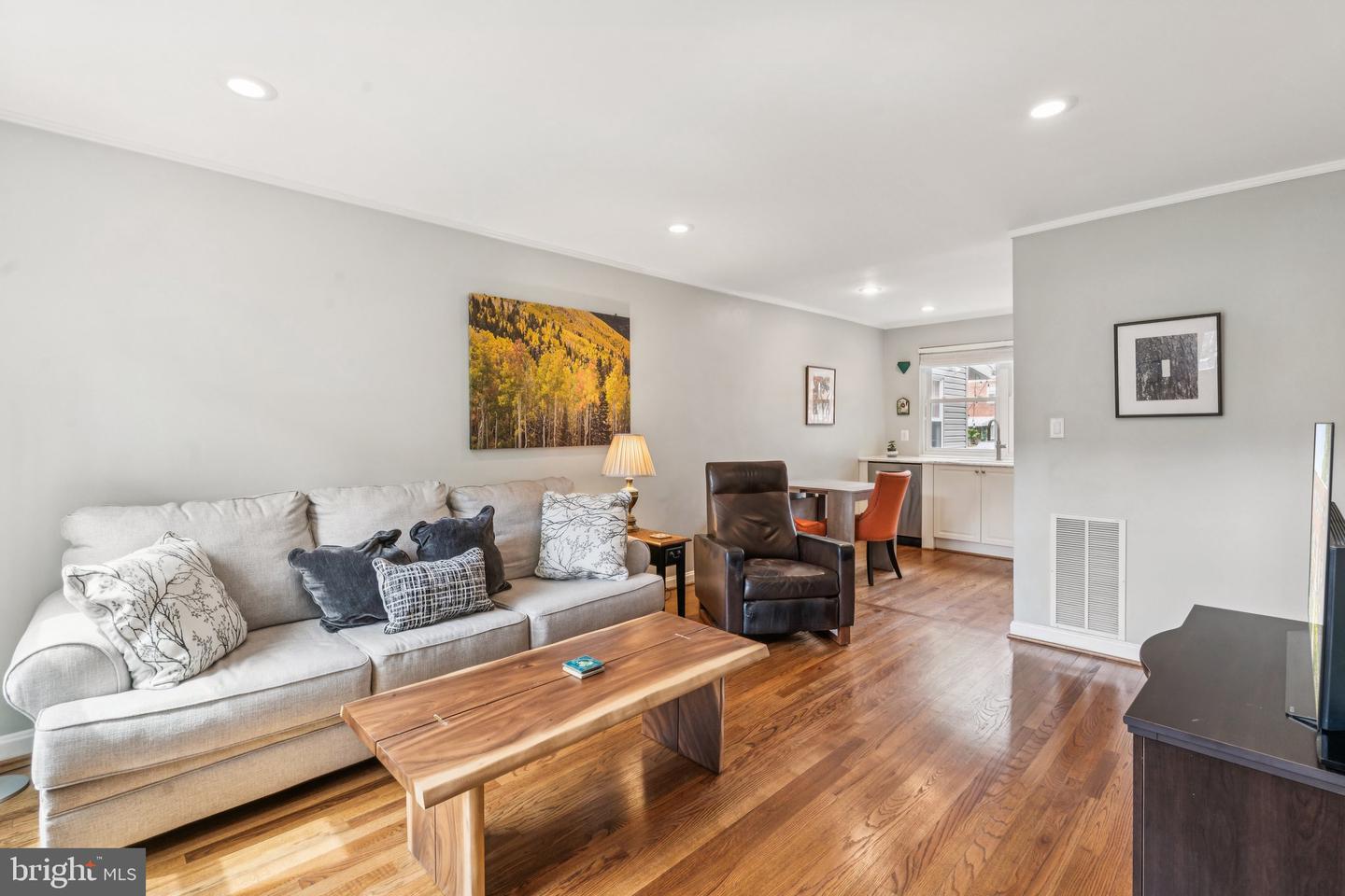 615 S HENRY ST, ALEXANDRIA, Virginia 22314, 2 Bedrooms Bedrooms, ,2 BathroomsBathrooms,Residential,For sale,615 S HENRY ST,VAAX2045782 MLS # VAAX2045782