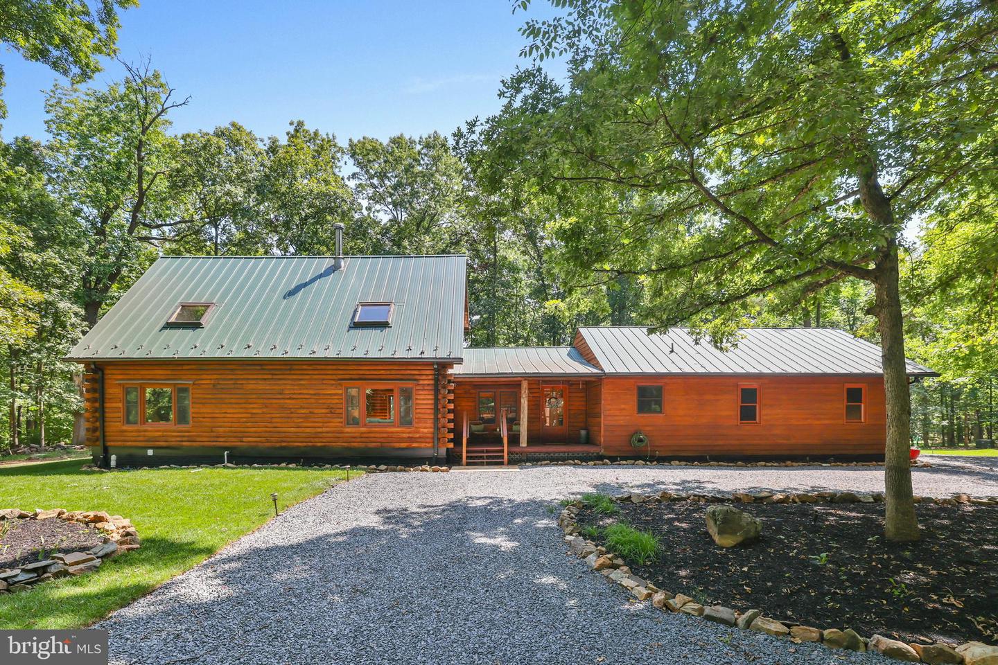 21663 OATLANDS RD, ALDIE, Virginia 20105, 3 Bedrooms Bedrooms, ,4 BathroomsBathrooms,Residential,For sale,21663 OATLANDS RD,VALO2098082 MLS # VALO2098082