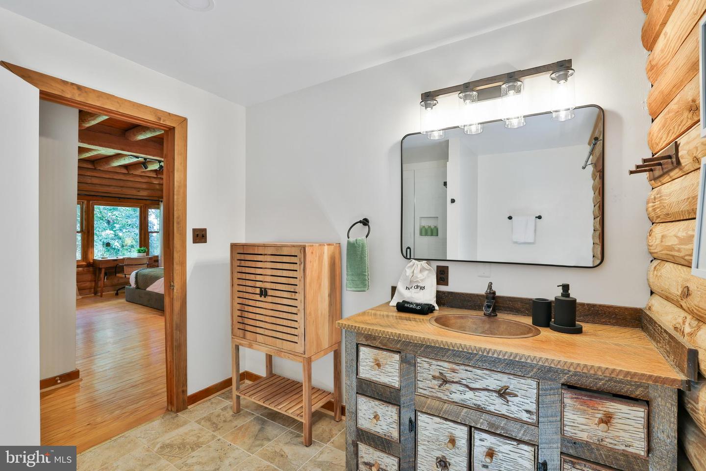21663 OATLANDS RD, ALDIE, Virginia 20105, 3 Bedrooms Bedrooms, ,4 BathroomsBathrooms,Residential,For sale,21663 OATLANDS RD,VALO2098082 MLS # VALO2098082