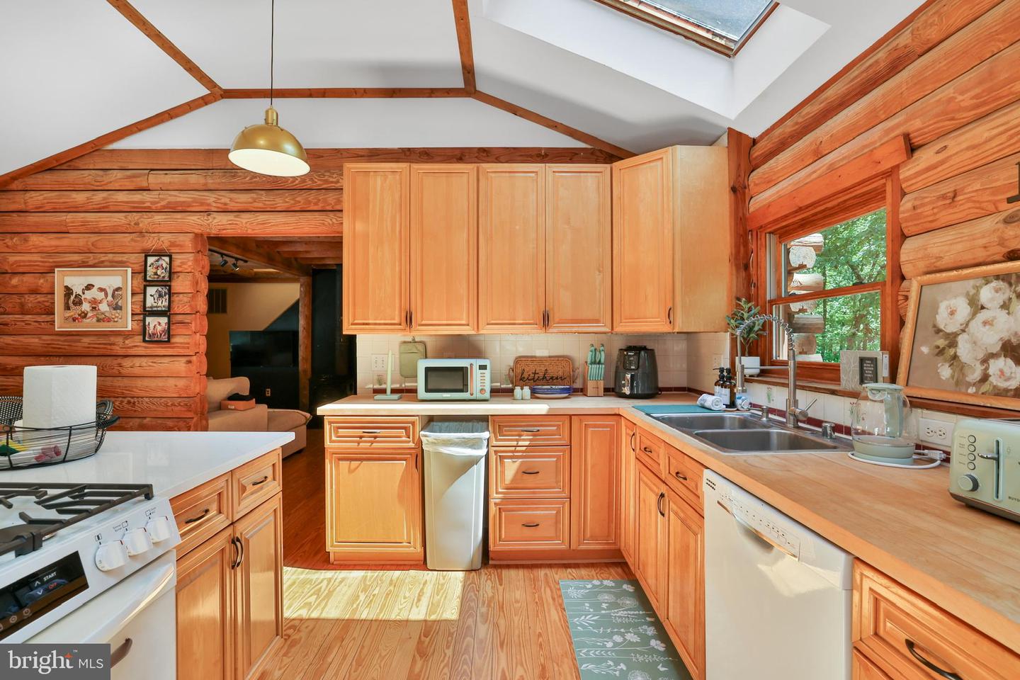 21663 OATLANDS RD, ALDIE, Virginia 20105, 3 Bedrooms Bedrooms, ,4 BathroomsBathrooms,Residential,For sale,21663 OATLANDS RD,VALO2098082 MLS # VALO2098082