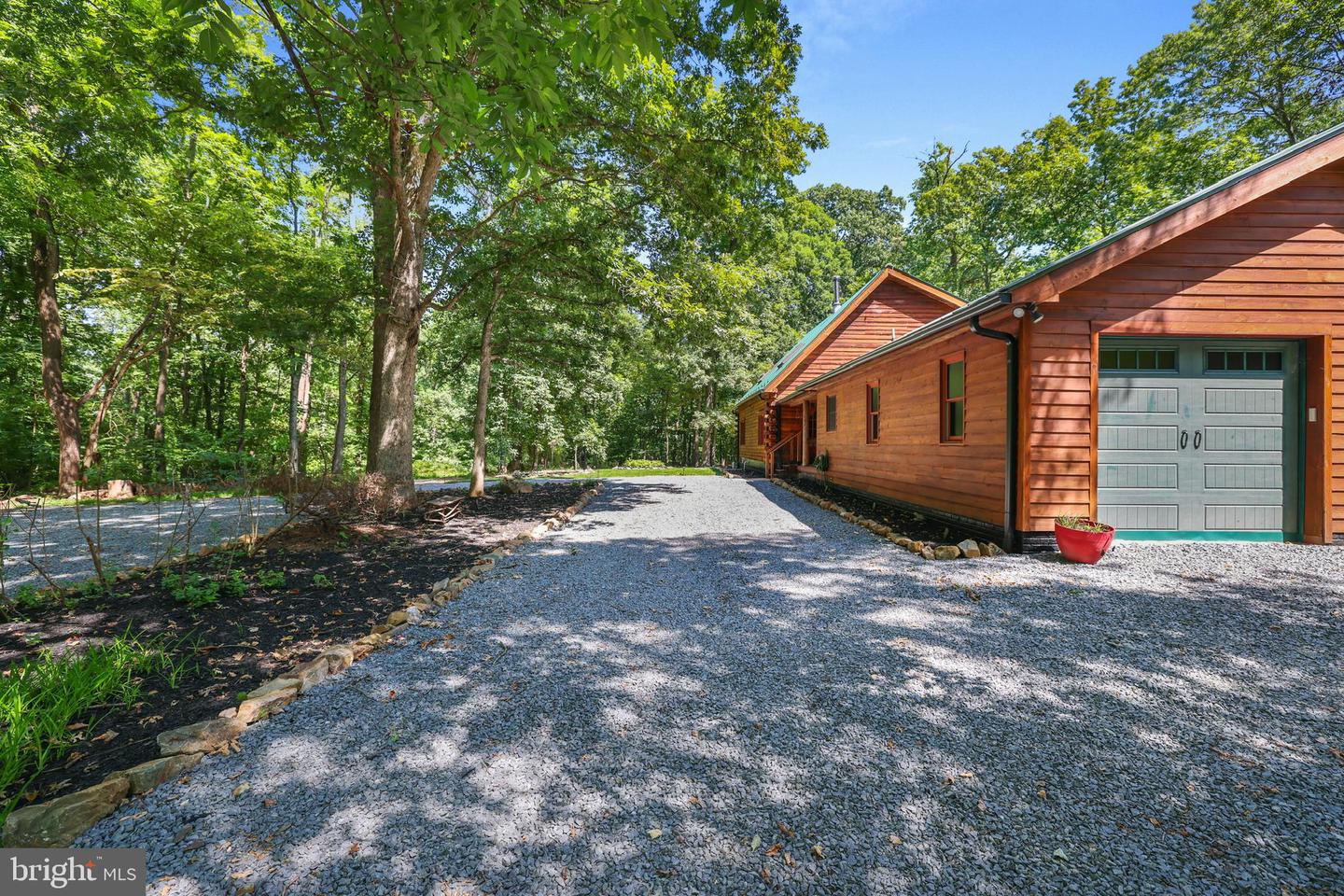 21663 OATLANDS RD, ALDIE, Virginia 20105, 3 Bedrooms Bedrooms, ,4 BathroomsBathrooms,Residential,For sale,21663 OATLANDS RD,VALO2098082 MLS # VALO2098082
