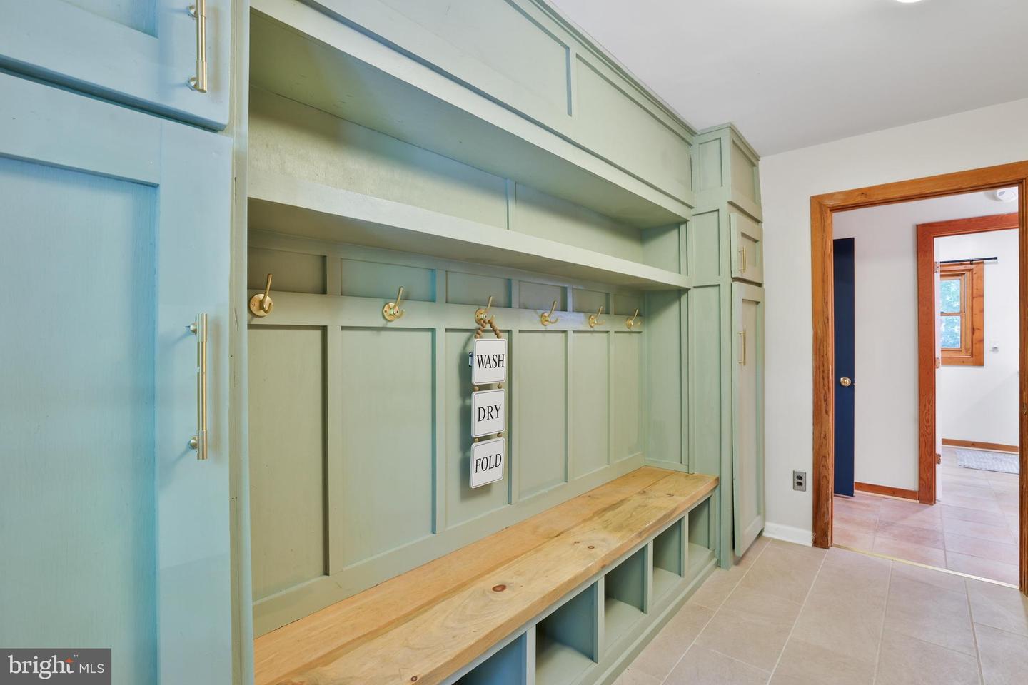21663 OATLANDS RD, ALDIE, Virginia 20105, 3 Bedrooms Bedrooms, ,4 BathroomsBathrooms,Residential,For sale,21663 OATLANDS RD,VALO2098082 MLS # VALO2098082