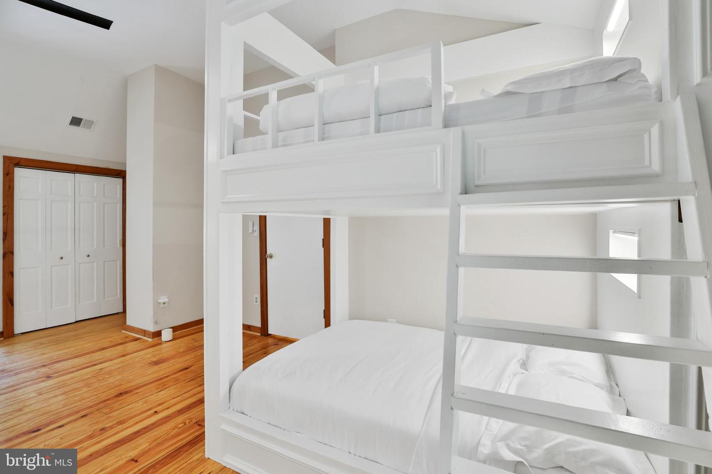 21663 OATLANDS RD, ALDIE, Virginia 20105, 3 Bedrooms Bedrooms, ,4 BathroomsBathrooms,Residential,For sale,21663 OATLANDS RD,VALO2098082 MLS # VALO2098082