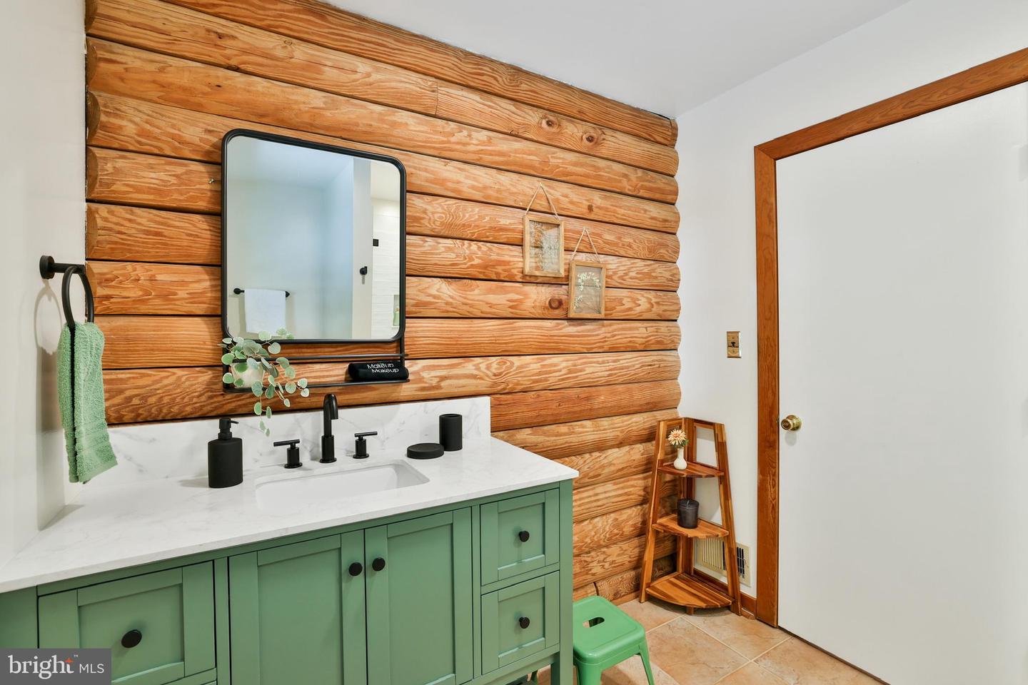 21663 OATLANDS RD, ALDIE, Virginia 20105, 3 Bedrooms Bedrooms, ,4 BathroomsBathrooms,Residential,For sale,21663 OATLANDS RD,VALO2098082 MLS # VALO2098082