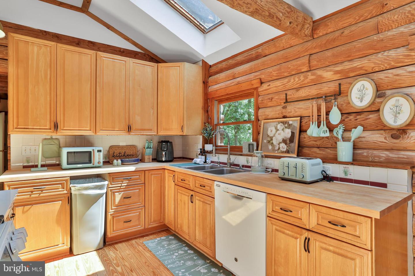 21663 OATLANDS RD, ALDIE, Virginia 20105, 3 Bedrooms Bedrooms, ,4 BathroomsBathrooms,Residential,For sale,21663 OATLANDS RD,VALO2098082 MLS # VALO2098082