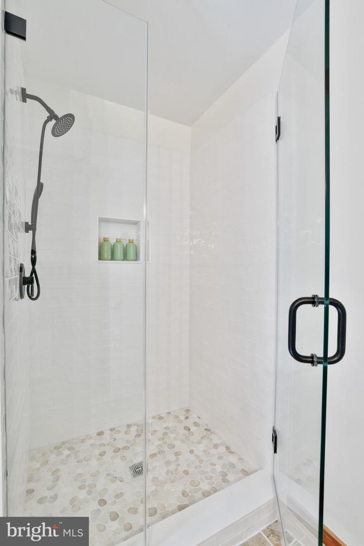 21663 OATLANDS RD, ALDIE, Virginia 20105, 3 Bedrooms Bedrooms, ,4 BathroomsBathrooms,Residential,For sale,21663 OATLANDS RD,VALO2098082 MLS # VALO2098082
