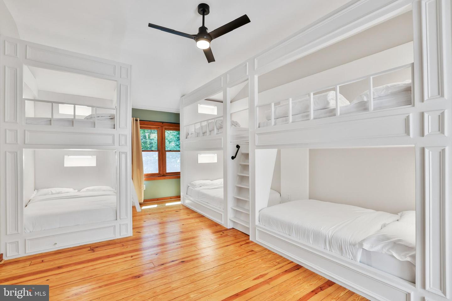 21663 OATLANDS RD, ALDIE, Virginia 20105, 3 Bedrooms Bedrooms, ,4 BathroomsBathrooms,Residential,For sale,21663 OATLANDS RD,VALO2098082 MLS # VALO2098082