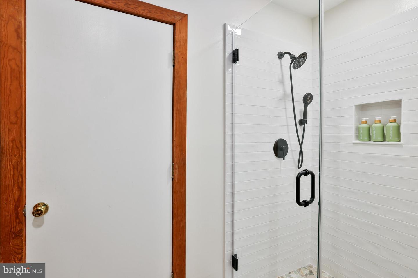 21663 OATLANDS RD, ALDIE, Virginia 20105, 3 Bedrooms Bedrooms, ,4 BathroomsBathrooms,Residential,For sale,21663 OATLANDS RD,VALO2098082 MLS # VALO2098082