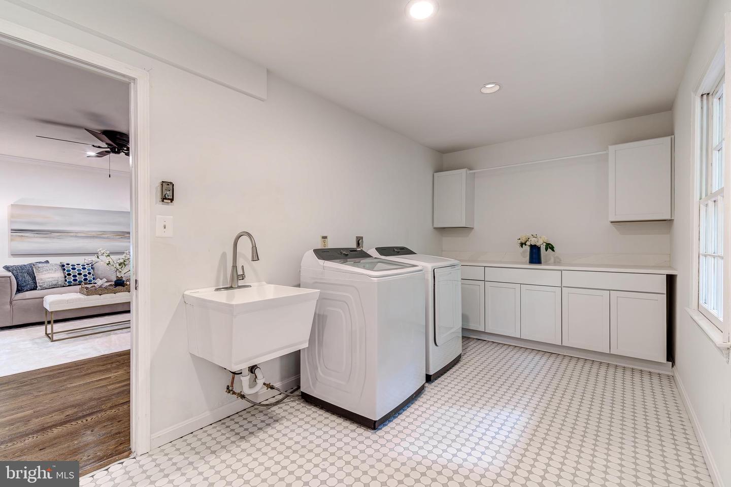 12209 LAKE JAMES DR, HERNDON, Virginia 20171, 6 Bedrooms Bedrooms, ,4 BathroomsBathrooms,Residential,For sale,12209 LAKE JAMES DR,VAFX2243816 MLS # VAFX2243816