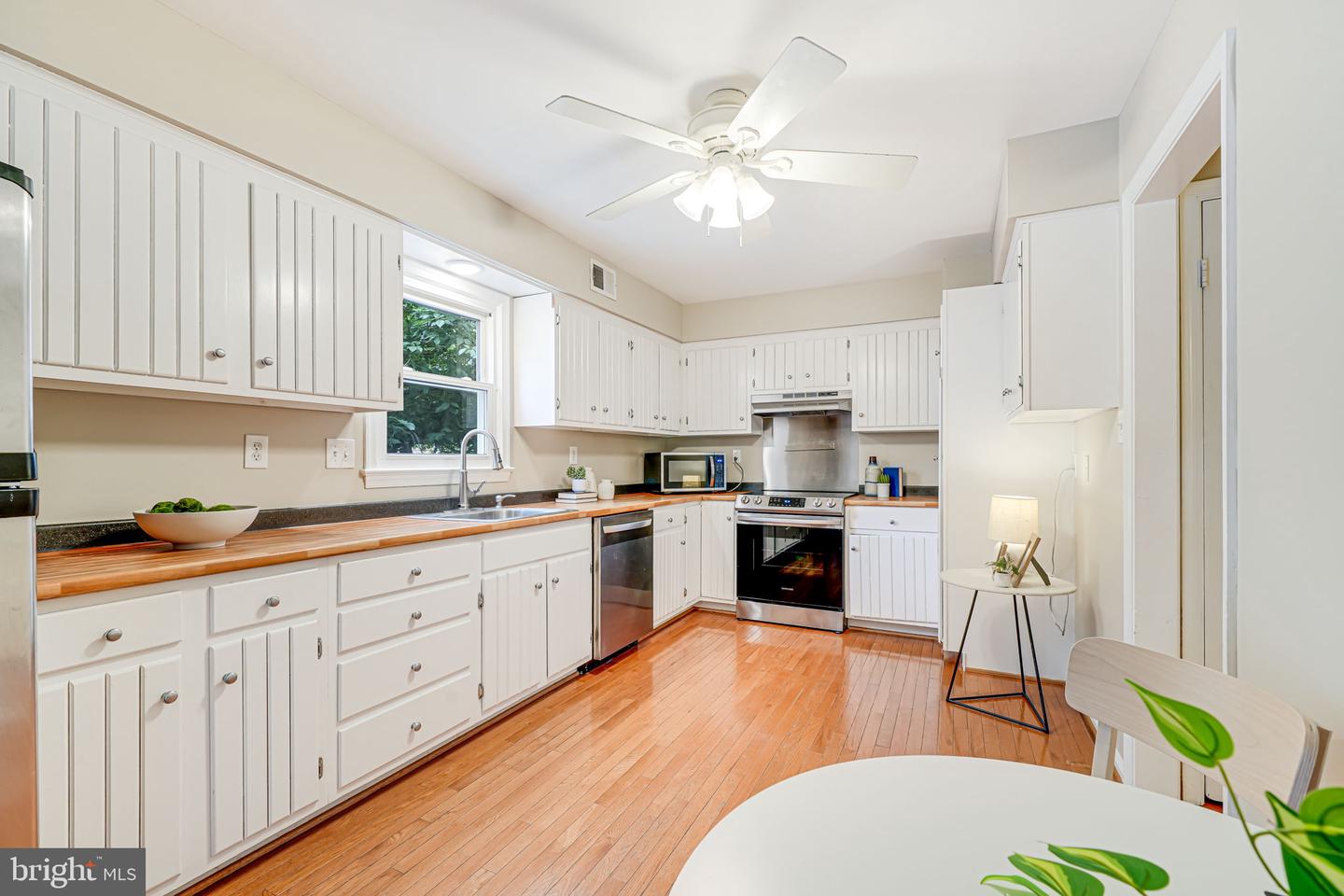 2702 KENWOOD AVE, ALEXANDRIA, Virginia 22302, 3 Bedrooms Bedrooms, ,2 BathroomsBathrooms,Residential,For sale,2702 KENWOOD AVE,VAAX2045848 MLS # VAAX2045848