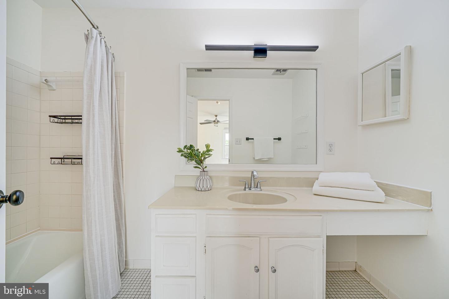 2702 KENWOOD AVE, ALEXANDRIA, Virginia 22302, 3 Bedrooms Bedrooms, ,2 BathroomsBathrooms,Residential,For sale,2702 KENWOOD AVE,VAAX2045848 MLS # VAAX2045848