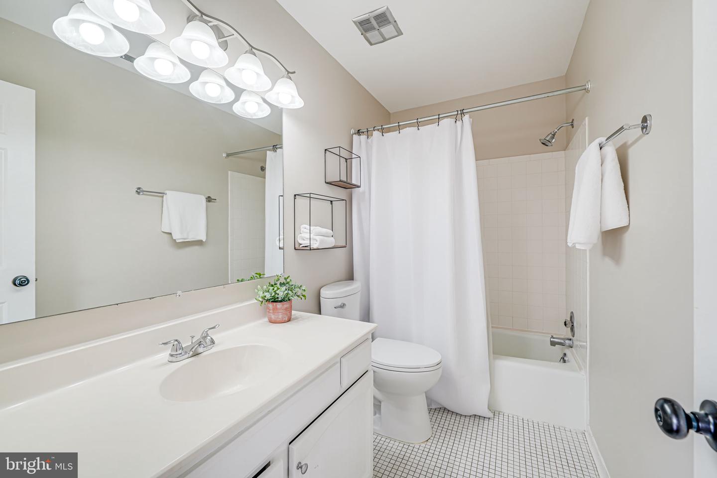 2702 KENWOOD AVE, ALEXANDRIA, Virginia 22302, 3 Bedrooms Bedrooms, ,2 BathroomsBathrooms,Residential,For sale,2702 KENWOOD AVE,VAAX2045848 MLS # VAAX2045848