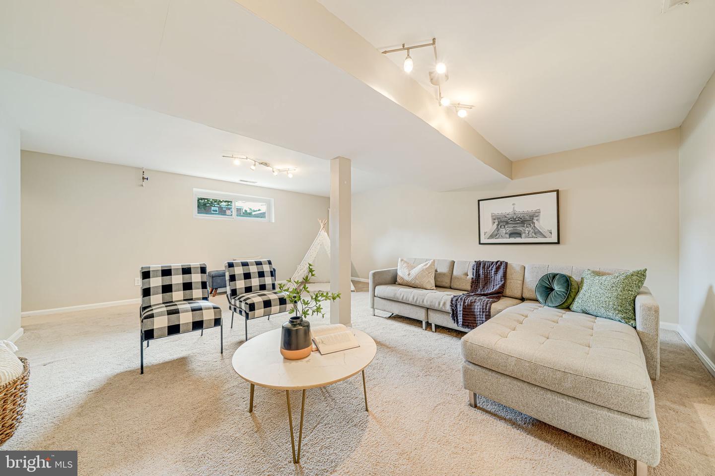 2702 KENWOOD AVE, ALEXANDRIA, Virginia 22302, 3 Bedrooms Bedrooms, ,2 BathroomsBathrooms,Residential,For sale,2702 KENWOOD AVE,VAAX2045848 MLS # VAAX2045848